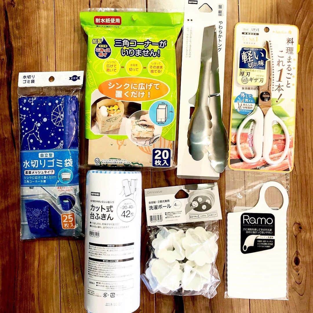 秋定麻紀子のインスタグラム：「@tekito_recipe でニトリと300円ショップで買ったモノたちを投稿しました。 画像以外もいっぱいあります。 便利なアイテムを見つけると気分が上がる。」