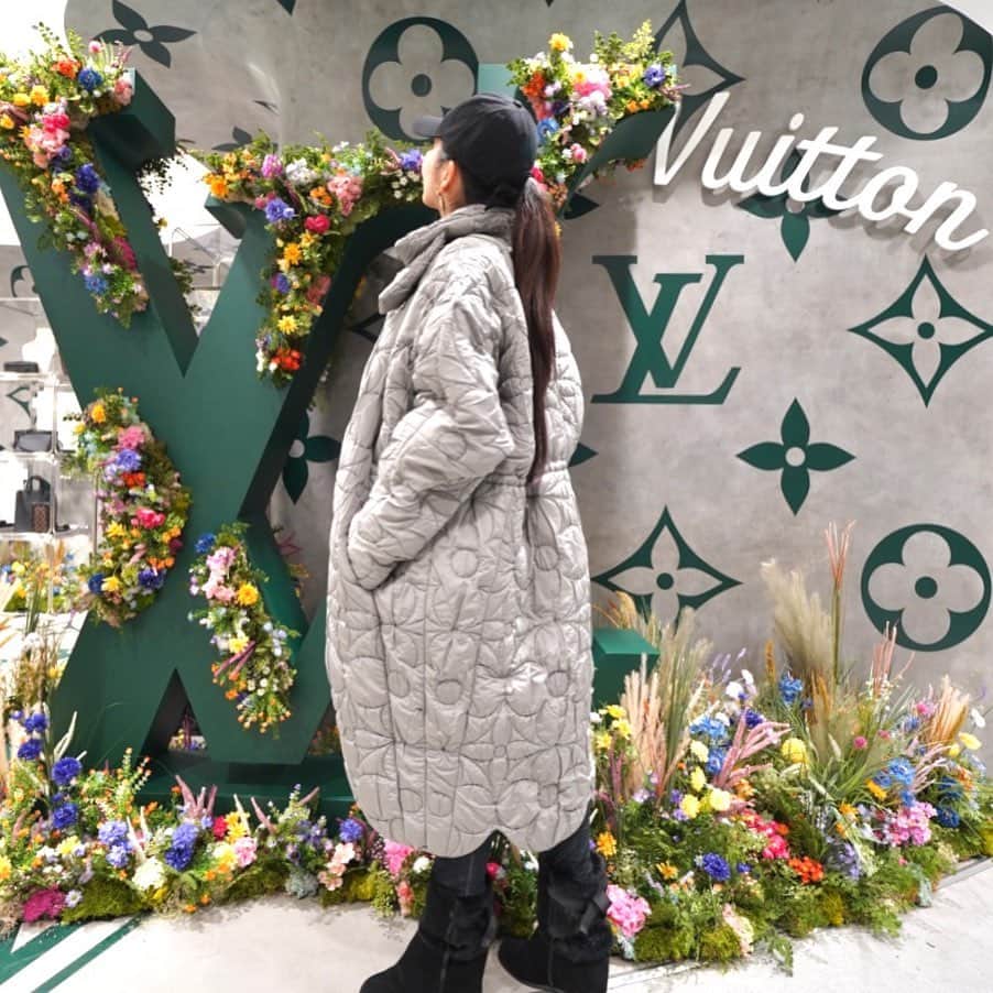 mycoのインスタグラム：「🧥オーバーサイズでざっくり💕 もう春が近づいてきてますね！ 春夏秋冬でやっぱり春が好きです。みなさまは？？ 🧥#louisvuitton  #ootd」