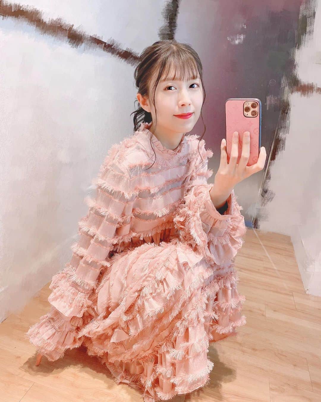 麻衣愛のインスタグラム：「今日は東京も暖かいね☀️ . このピンクのワンピースお気に入り👗💕 #onepeace #sisterjane #fashion #ワンピース #ピンクワンピ #シスタージェーン #台湾 #台湾女子」
