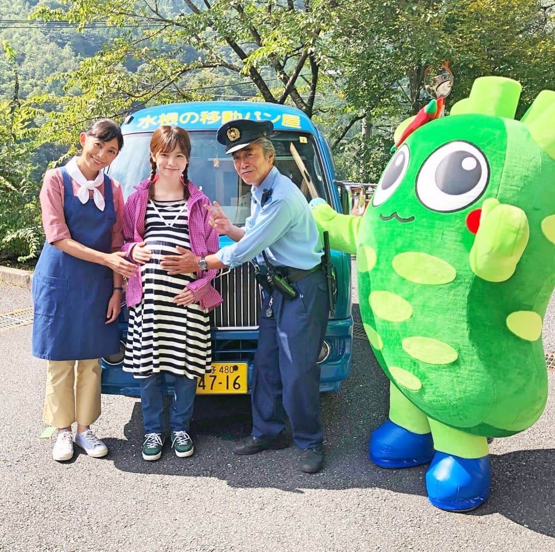 田中美里のインスタグラム：「駐在刑事season2 明日は第4話です！  第3話では人質のみんなが無事解放されてよかったですね！ ぱるるちゃん、、可愛いかったですね〜〜〜〜。第4話はうちの海人が、、！？ もう母ちゃんは心配です。 「駐在刑事 Season2」﻿ ﻿ テレビ東京系　毎週金曜20：00〜﻿ ﻿ ﻿是非観てくださいね。 ﻿ ﻿ #テレビ東京系﻿ #毎週金曜日 #20時から﻿ #駐在刑事season2﻿ ﻿ #寺島進　 #田中美里 #島崎遥香  #奥多摩 #わさぴー  #ゆるキャラ  #観てね ﻿」