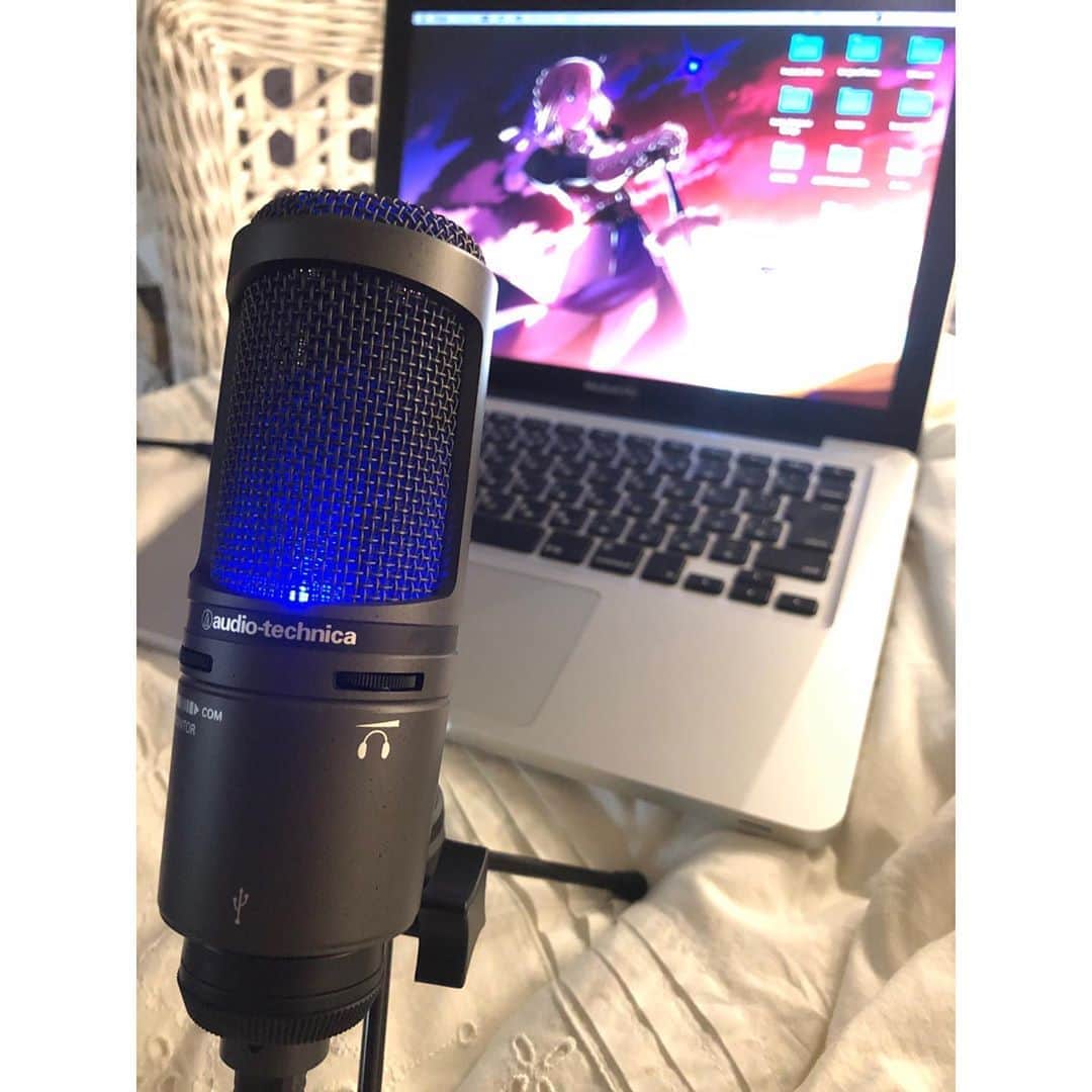 ケリーアンのインスタグラム：「やっと収録したポッドキャストを公開できる🎙✨ 明日2月14日17:00頃から公開 Spotifyで「Chitchat with Kelly」と検索してね🎶」