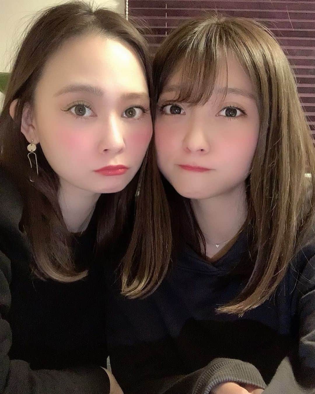 堤ゆきみのインスタグラム：「全然一緒に写真撮ってなくて久々に🥺ずっとだいすきーいつもありがとう❤︎ #国宝級の額の持ち主」