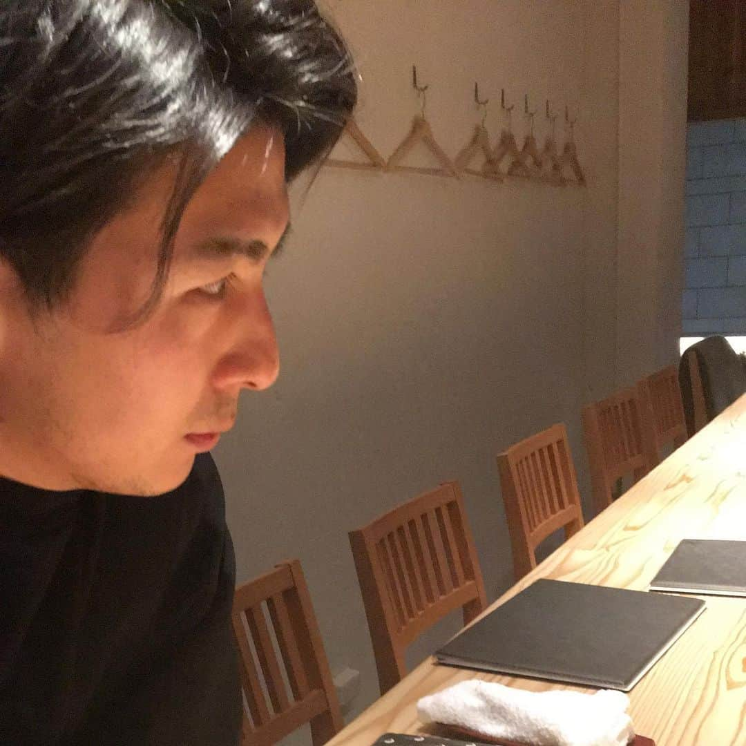 中村歌昇 さんのインスタグラム写真 - (中村歌昇 Instagram)「おやこどーん。 阿部氏を添えて。 #焼鳥食べに行ったってよ #焼鳥とても美味しすぎて撮るのを忘れていたよ #焼鳥 #背肝美味しかった #あとカチョカヴァロのチーズの串 #ものすごく美味しいかった #スープもたまらん #アベマサヒト #中村歌昇 #オフ」2月13日 15時30分 - kasho_nakamura