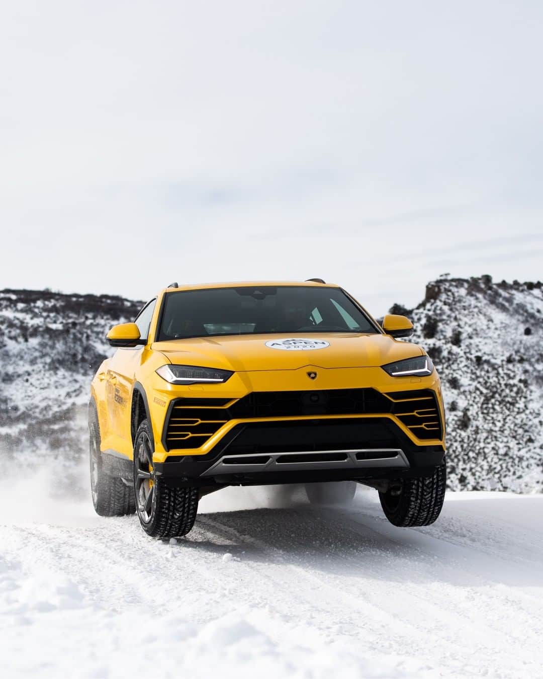 のインスタグラム：「Our Super Sports Cars and Super SUVs are designed to give you an adrenaline rush. The Accademia Neve program lets you live that experience to the fullest. Participants enjoyed Lamborghini's hospitality and testing these incredible vehicles on the extreme terrains of Aspen.  #Lamborghini #LamborghiniAccademiaNeve #Snow」