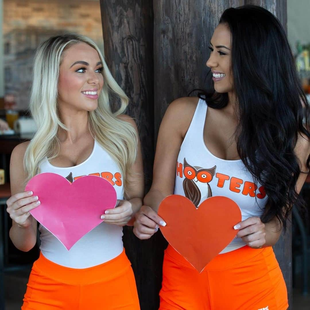 Hootersさんのインスタグラム写真 - (HootersInstagram)「While we love seeing your exes shredded, we love us more. Making Leslie Knope proud by celebrating each other. Happy #GalentinesDay, Orange Shorts Squad!  Come back to tomorrow for our regularly scheduled #ShredYourEx programming.」2月14日 1時00分 - hooters