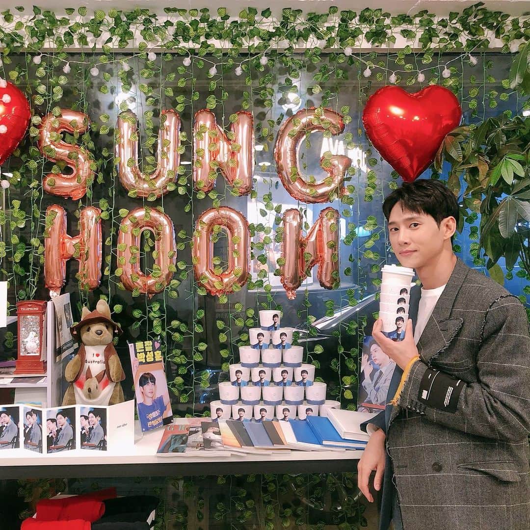 パク・ソンフンのインスタグラム：「힝 감동😭 정말 감사해요!  #HBD」
