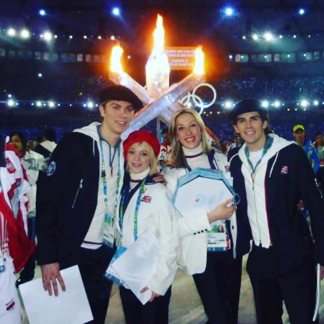 シネイド・ケアーさんのインスタグラム写真 - (シネイド・ケアーInstagram)「On the anniversary of the day we skated at #vancouverolympics 2010, I found some pre-iPhone/instagram pics of our opening ceremony🤓 some cameo appearances by @n_buckland @pennycoomes and the rest of the #teamgb Skating squad, as well as #shaunwhite and randomly #sandraoh who now stars in one of my fave shows Killing Eve!😎⛸ #olympics @johnkerrsk8er」2月14日 1時16分 - sineadskate