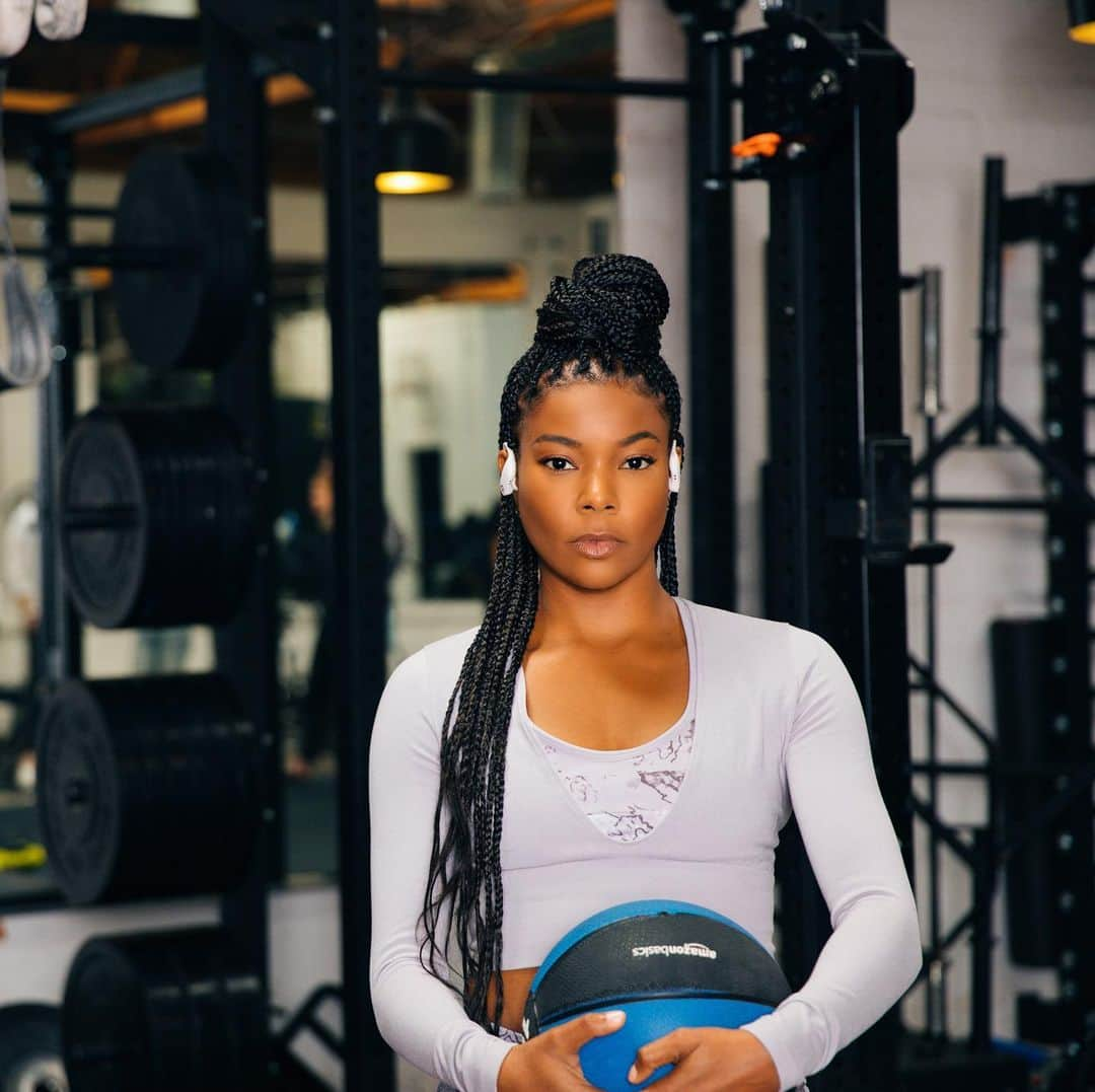 ガブリエル・ユニオンさんのインスタグラム写真 - (ガブリエル・ユニオンInstagram)「Raise your hand if you think my workouts are harder than Dwyane’s 🙋🏾‍♀️Wondering how I stay in shape to kick his butt? Check out my Amazon storefront for more of my fitness favorites. www.amazon.com/gabrielleunion @amazon #FoundItOnAmazon #Amazon #Ad」2月14日 1時31分 - gabunion