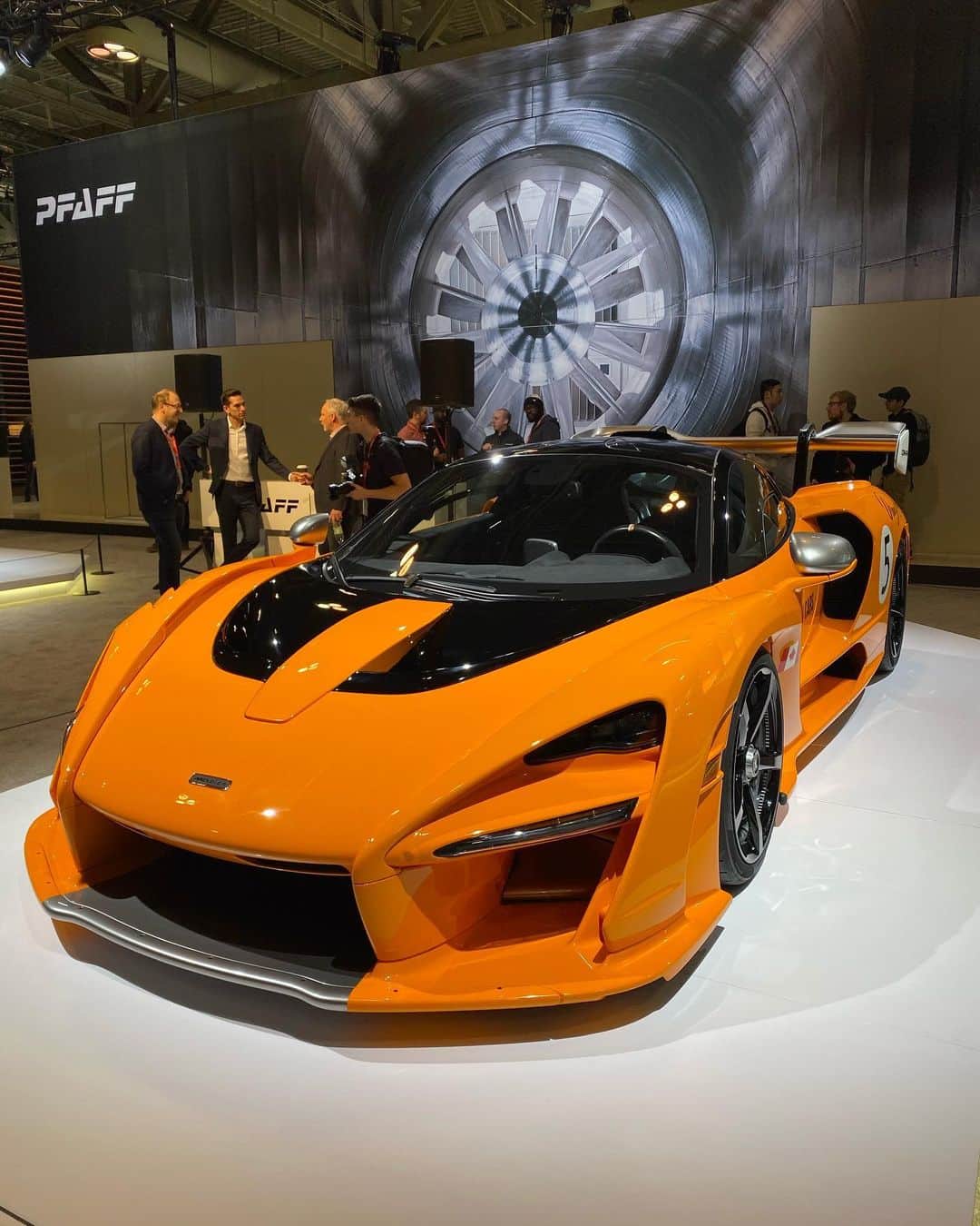 CarsWithoutLimitsさんのインスタグラム写真 - (CarsWithoutLimitsInstagram)「McLaren Senna CanAm  #carswithoutlimits #senna  #CIAS2020」2月14日 1時34分 - carswithoutlimits