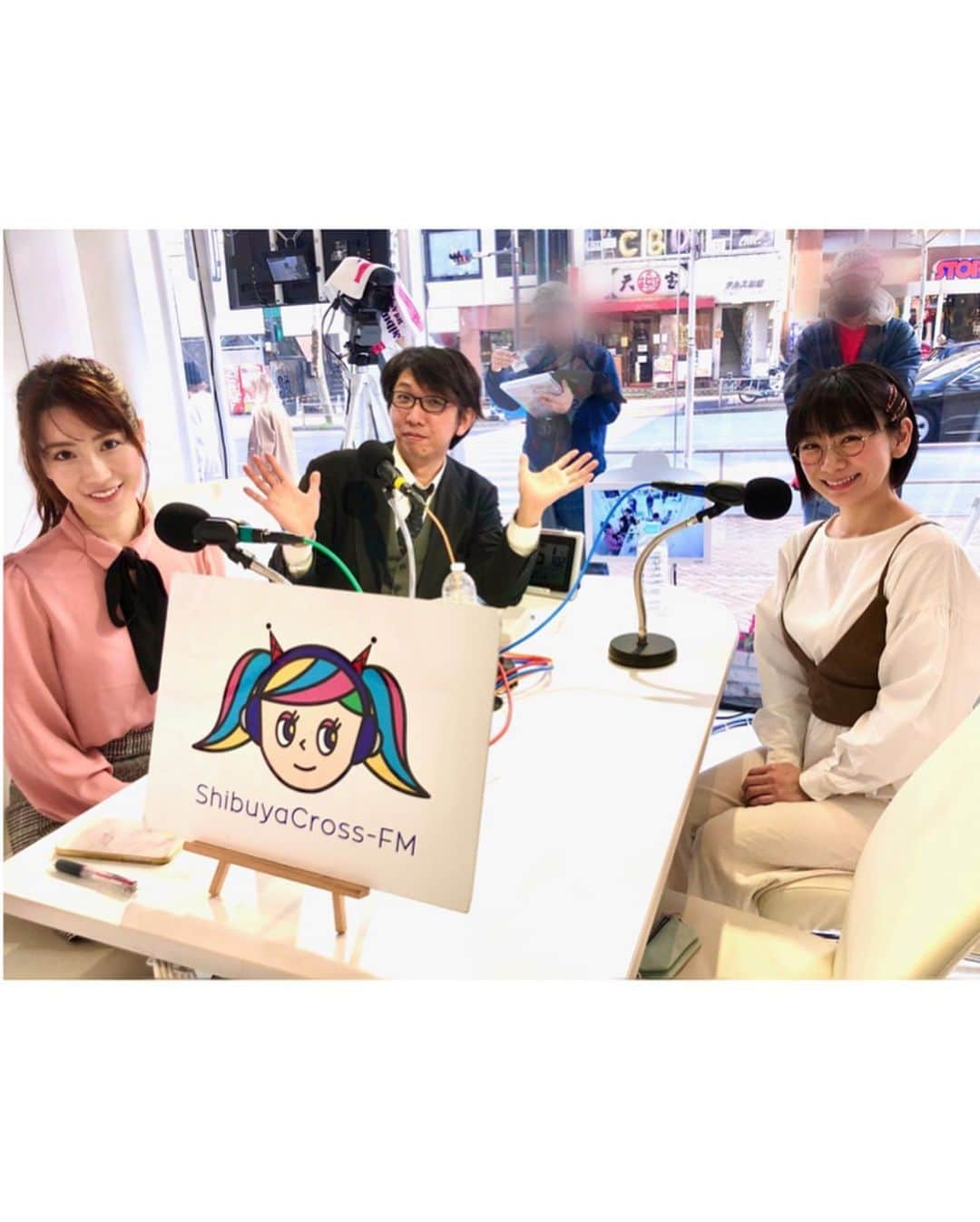 中川杏奈さんのインスタグラム写真 - (中川杏奈Instagram)「渋谷クロスFM 「おーたPの部屋」 ゲストは時東ぁみさんでした👏 昔から可愛いなと思って好きだったので直接お会いできて感激でした😻✨ 実物は更に可愛くて明るくてポジティブで世界平和のために防災士として防災知識を広めたり、チャリティ活動を行なってアジアに井戸を作ったりされてるそうで心が綺麗で真っ直ぐで素敵な方でした(*^^*) アジアに学校も作りたいとのことで、ぁみさんならすぐ実現してくれそうですね✨✨ 何か私もお手伝いできることがあればしたいなと思います♡ #ペットセイバー　という資格があることを知ったので私も愛犬のために取りに行きたいと思います🐕 #ちなみに時東ぁみちゃんのメガネは伊達メガネらしい : 下記URLから再生ボタンで全国から無料で視聴可能です📻 【視聴URL】http://shibuyacrossfm.jp/ (スマホ・パソコンで全国から視聴可/スタジオ見学可) 【番組概要】shibuyacrossfm.jp/program/tur/14.php (アーカイブス) ーーーーーーーーーー ■放送局：『渋谷クロスFM』 ■番組名：『おーたPの部屋』 ■放送時間：毎週木曜日14:00〜14:50[生放送/見学可] ■視聴URL :  http://shibuyacrossfm.jp/ [全国から視聴可] ■番組概要：shibuyacrossfm.jp/program/tur/14.php ■FM視聴：88.5MHz[渋谷区内] ■後援：ドローン操縦士協会 https://d-pa.or.jp/ ーーーーーーーーーー #渋谷クロスFM #おーたPの部屋 #時東ぁみ #つんくプロデュース  #防災士 #アイドル #女優 #モデル #タレント　#ラジオ #インターネットラジオ #公開生放送 #中川杏奈 #渋谷 #shibuya  #オッケーbousai #防災ソング #なんだかこの時顔パンパンですね😭」2月14日 1時35分 - annanakagawa0228