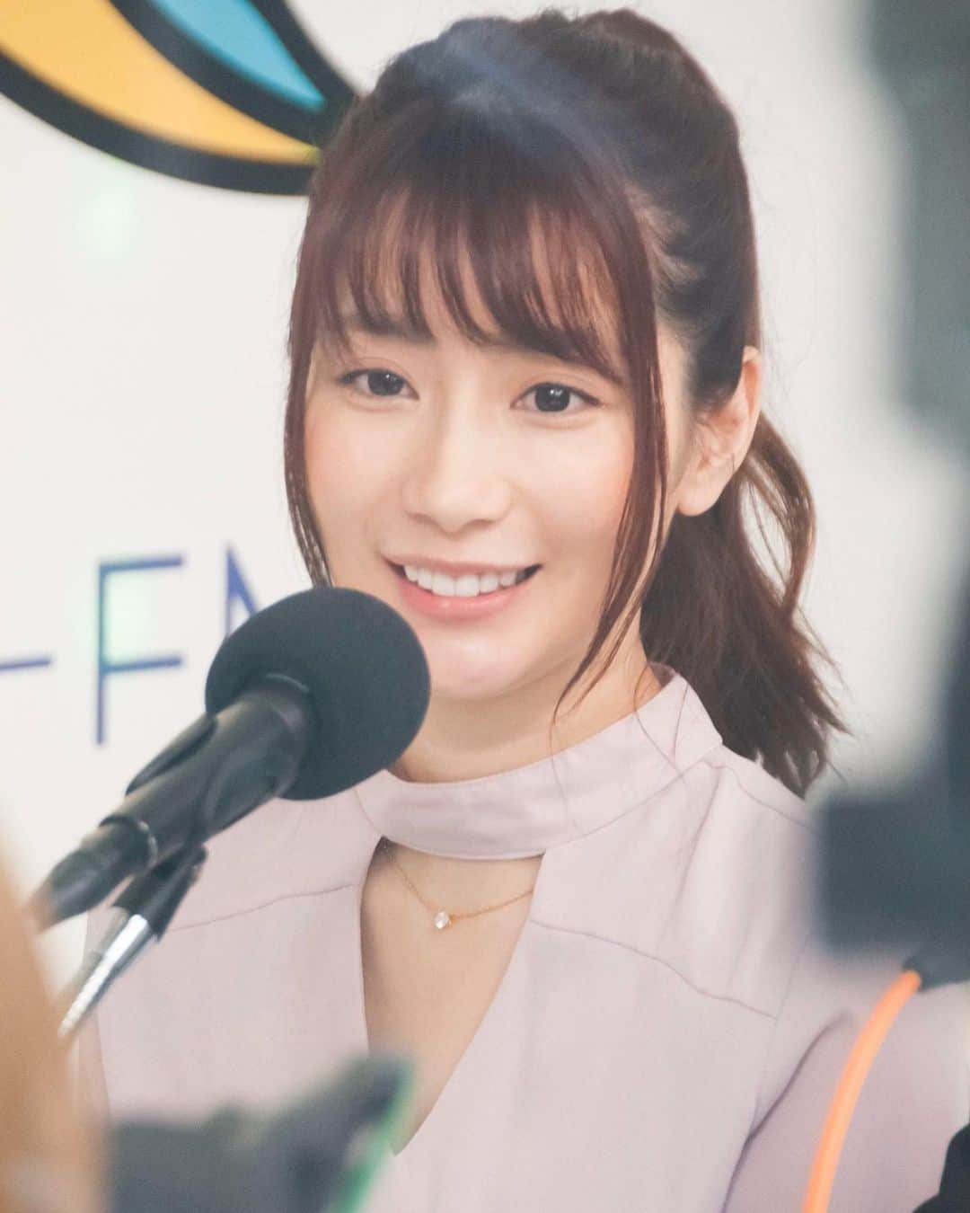 中川杏奈さんのインスタグラム写真 - (中川杏奈Instagram)「渋谷クロスFM 「おーたPの部屋」 ゲストは時東ぁみさんでした👏 昔から可愛いなと思って好きだったので直接お会いできて感激でした😻✨ 実物は更に可愛くて明るくてポジティブで世界平和のために防災士として防災知識を広めたり、チャリティ活動を行なってアジアに井戸を作ったりされてるそうで心が綺麗で真っ直ぐで素敵な方でした(*^^*) アジアに学校も作りたいとのことで、ぁみさんならすぐ実現してくれそうですね✨✨ 何か私もお手伝いできることがあればしたいなと思います♡ #ペットセイバー　という資格があることを知ったので私も愛犬のために取りに行きたいと思います🐕 #ちなみに時東ぁみちゃんのメガネは伊達メガネらしい : 下記URLから再生ボタンで全国から無料で視聴可能です📻 【視聴URL】http://shibuyacrossfm.jp/ (スマホ・パソコンで全国から視聴可/スタジオ見学可) 【番組概要】shibuyacrossfm.jp/program/tur/14.php (アーカイブス) ーーーーーーーーーー ■放送局：『渋谷クロスFM』 ■番組名：『おーたPの部屋』 ■放送時間：毎週木曜日14:00〜14:50[生放送/見学可] ■視聴URL :  http://shibuyacrossfm.jp/ [全国から視聴可] ■番組概要：shibuyacrossfm.jp/program/tur/14.php ■FM視聴：88.5MHz[渋谷区内] ■後援：ドローン操縦士協会 https://d-pa.or.jp/ ーーーーーーーーーー #渋谷クロスFM #おーたPの部屋 #時東ぁみ #つんくプロデュース  #防災士 #アイドル #女優 #モデル #タレント　#ラジオ #インターネットラジオ #公開生放送 #中川杏奈 #渋谷 #shibuya  #オッケーbousai #防災ソング #なんだかこの時顔パンパンですね😭」2月14日 1時35分 - annanakagawa0228