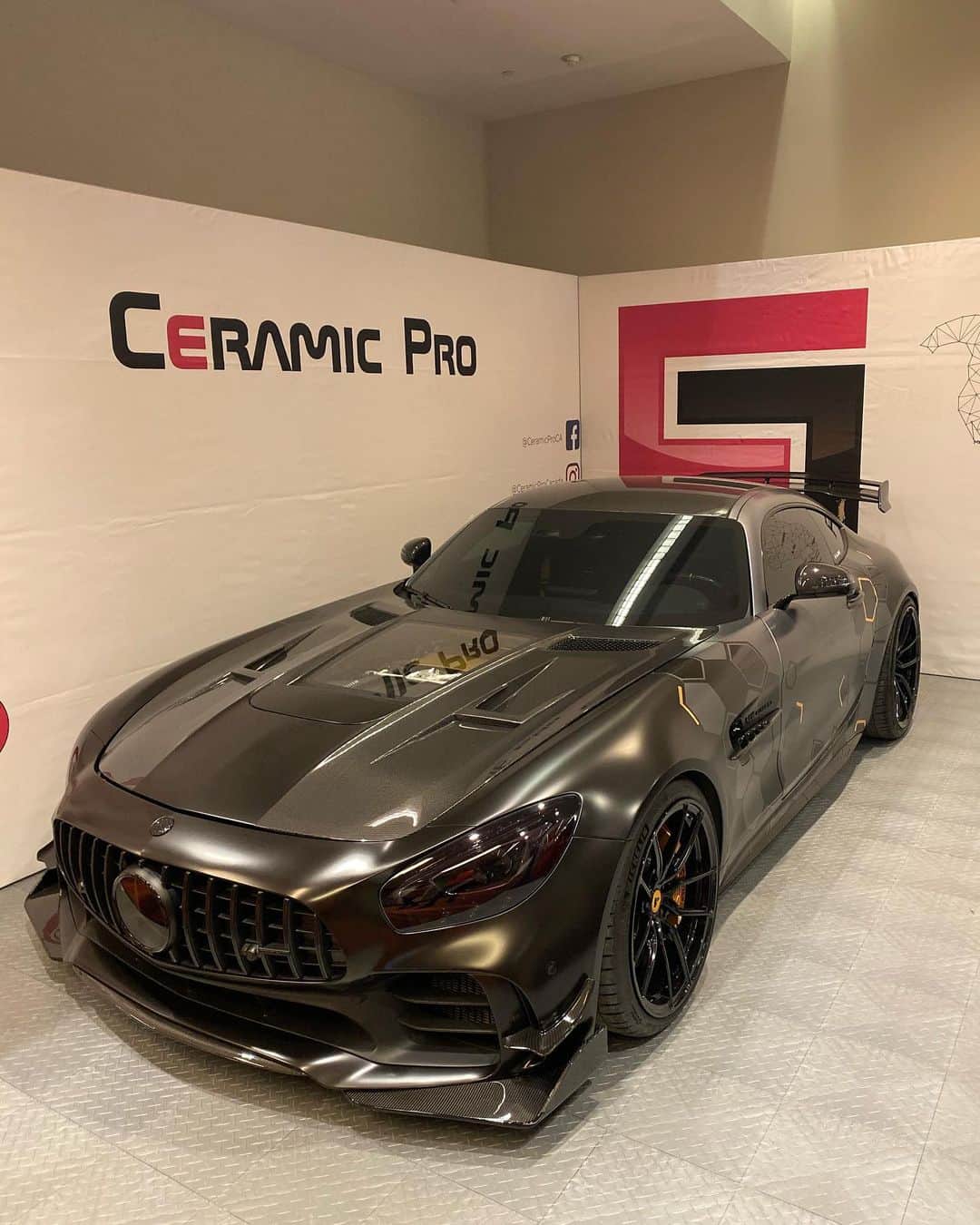 CarsWithoutLimitsさんのインスタグラム写真 - (CarsWithoutLimitsInstagram)「My favourite AMG GT-R definitely goes to @allen_chapter2.  #carswithoutlimits #amggtr #cias2020」2月14日 1時38分 - carswithoutlimits
