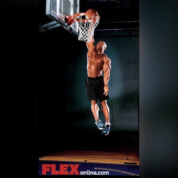 Phil Heathさんのインスタグラム写真 - (Phil HeathInstagram)「With the nba all star weekend Slam Dunk contest upon us, it was only right to post an old pic from 2005 of myself actually dunking while being a bodybuilder weighing 235lbs. Who do you guys have as your favorite dunker of all-time?! #PhilHeath #tbt #throwbackthursday #basketball #bodybuilding #nba #slamdunk #contest #tnt #tv #sports #photography #muscle #fitness #game #athlete #athletic #bounce #hops #thegift #dreamkiller #philheathlabs」2月14日 1時45分 - philheath