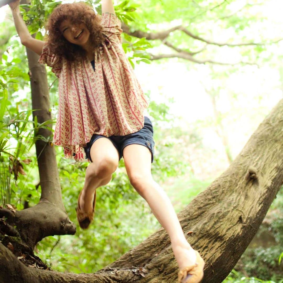 ノーマさんのインスタグラム写真 - (ノーマInstagram)「🌳🐒🌏♥️♥️♥️ @ Setagaya  リクエストにお応えして、木登りシリーズ続編。 まだ続くよ🐒  PH @marco149  Hairmake Naoyuki Akama Style  Rika Nitta  都内にも自然豊かな場所があるよね☘️☘️ #treeclimber  #setagaya #木登り #茶髪時代」2月13日 17時16分 - noma77777