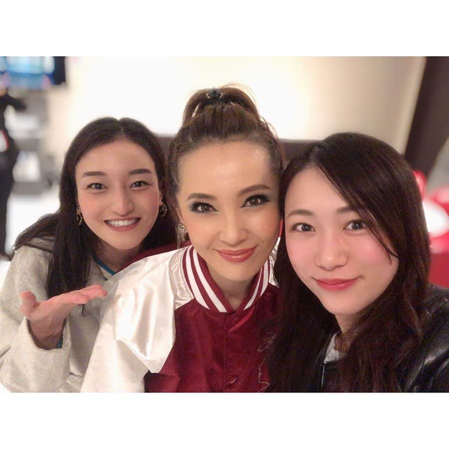 瑞羽奏都（水谷美月）さんのインスタグラム写真 - (瑞羽奏都（水谷美月）Instagram)「紅ゆずるさんの退団後初のコンサート、『紅ing!!』観劇してきました🎶  実は紅子を生で観るの初めてで…登場した時は、1人内心大興奮(笑)紅さんのトーク力…最高でした👏 噂の紅5も見れて感動🥺 楽しかったです✨  コンサートにはまず同期のとしちゃん、さゆり、うめの3人も出てて、色々な所で大活躍！！ 個人的にとしちゃんの○○○○は、かなり笑ったけど、めちゃくちゃカッコ良かったし、凄かった👍👍👍 (ネタバレしちゃうとあれなんで…何かは秘密ww)  一個上の壱城さん📸 音楽学校時代の分担さん💕 ガッツあるダンス、また観れて嬉しかったです😍  そして、仲良しのぽこちゃん！！ 安定の素晴らしいスタイルの良さ✨ カッコ綺麗だったわー😆  あとは、観劇重なりました妃白ゆあちゃんと紅さんの元お嫁さんの綺咲愛里ちゃん。美少女に囲まれて💕 本当、かーわーいーいーー😍  #紅ゆずる さん #紅ing #ファーストコンサート  #紅子 #紅5  #宝塚og  #89期 #壱城あずさ さん #90期 #同期 #宇月颯 #如月蓮 #梅咲衣舞  #十碧れいや ぽこちゃん #妃白ゆあ ちゃん#綺咲愛里 ちゃん #美弥るりか さんがゲスト出演でした🎶」2月13日 17時29分 - mizuki.m_mizuha