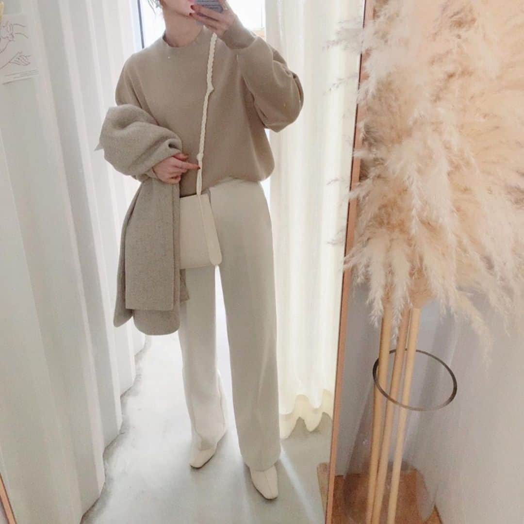 titivateさんのインスタグラム写真 - (titivateInstagram)「. . 【 style share 】 プチハイネックニット 品番:AVXP2534 ¥2,990+tax . @mao_look 様、素敵なコーディネートありがとうございます✨ ベーシックなデザインでどんなボトムスとも好相性のプチハイネックニット🌾 ハイゲージで編みこまれたニット地は高級感があり、さらっとした肌触りで着心地も抜群です🧡 . ＼ 明日まで❗️TIME SALE ／ 2/14(金)10:59まで期間限定価格でお得にお求めいただけます💥 . STYLE SHARE 募集中！ titivateのアイテムを取り入れてコーデを投稿しよう！ ハッシュタグは『#titivatestyle』 . 素敵な着こなしで、もしかしたらtitivateのアカウントで紹介されちゃうかも⁈ 「リアル」で「身近」なオシャレコーデを楽しみにしています♪ . #titivate #ティティベイト #ファッション #ニット #プチハイネック #春ニット . . #Repost @mao_look ・・・ . . #プチハイネックニット  @titivatejp . . しっかりした生地で程よいゆとりがまた◎ 春意識でホワイトと合わせてみました☺︎」2月13日 17時30分 - titivatejp