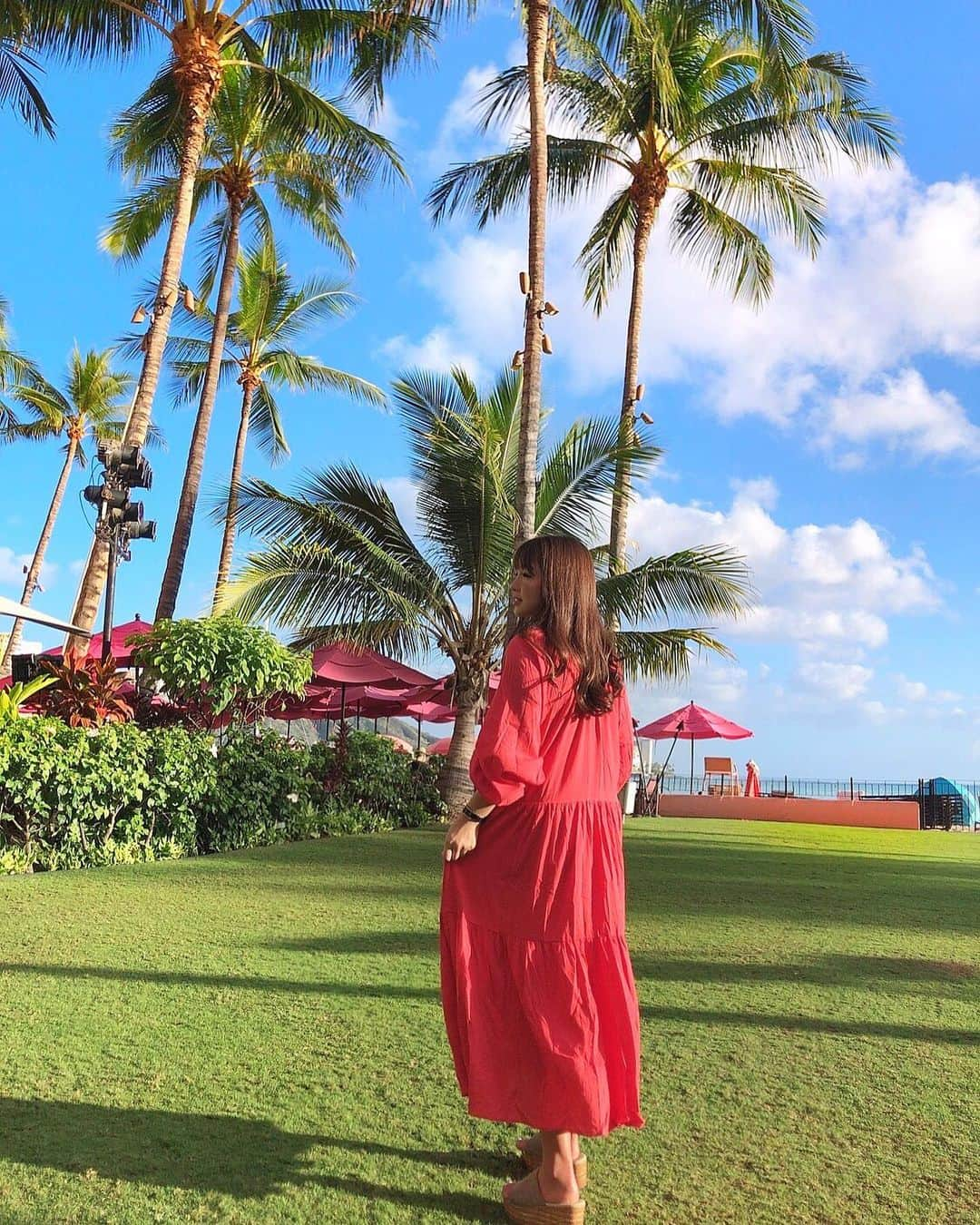 まゆまゆさんのインスタグラム写真 - (まゆまゆInstagram)「. 8ヶ月ぶりのハワイ🌺🌴🐚 前半は友達と、後半は、1人のんびり長めに居ます😪 数日間、眠くて眠くてたまらない💤 12時間くらい毎日寝てるよ😪 どこにいてもできる仕事で良かったなと思ったり SNSに追われる生活がしんどくなったり🌤😭 ハワイご飯は @mayumayu365 にupしていきます🍽 🐬 #hawaii #happy #hawaiistagram  #hawaiitrip #ハワイ#hawaiiphot  #ハワイ旅行#waikiki #ワイキキ」2月13日 17時33分 - 7mayu2mayu