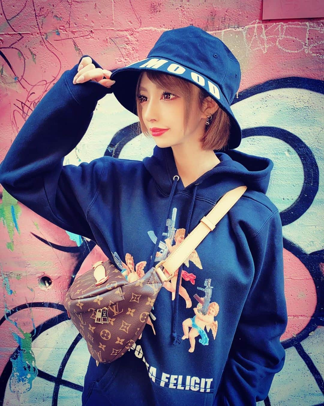 サキ吉さんのインスタグラム写真 - (サキ吉Instagram)「#ootd 💋💋💋 このパーカーめっちゃ可愛くない？🥺🙌 お馴染み @rarete2015 のだよ💋 バケットハット＋パーカーのコーデが最近お気に入り💞 ． #rarete #ラルテ #パーカー女子 #パーカーコーデ  #渋谷 #louisvuitton」2月13日 17時55分 - sakikichi1201