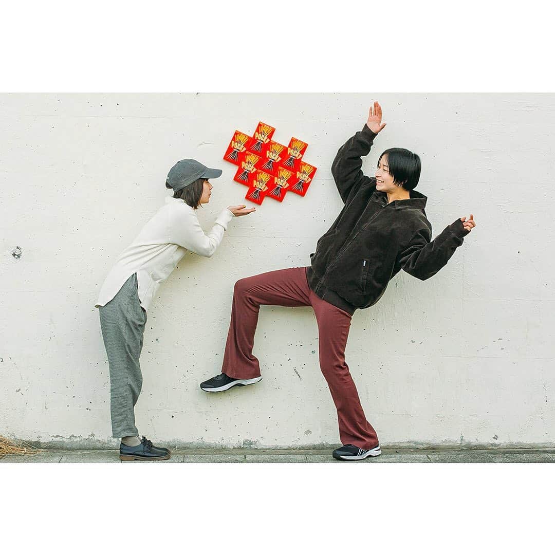 ポッキーさんのインスタグラム写真 - (ポッキーInstagram)「私からのハート、ポッキー8箱分届け～📣♡ 普段は恥ずかしくて言えない気持ちと一緒に とびっきりの #ハートポッキー で彼をびっくりさせちゃおう！ . ＼あなたの投稿写真がイラストに🎨／ 大切な人にハートポッキーで「ありがとう」を伝える写真を投稿いただくと、大切な人との思い出が素敵な作品に✨ 著名イラストレーターやぼみさんが、あなたの写真からオリジナルイラストを描き起こします！ . ＜応募方法＞ 💓 @pocky_jpをフォロー 💓ハッシュタグ２つ（ #ハートポッキー + #ファミポキ or #友ポキ or #世話ポキ ）を付けて写真を投稿で応募完了💌 . ＜応募締切＞ 2020年2月15日(土)まで . 詳しくはプロフィールのURLからご覧ください☆  #pocky #ポッキー何本分 #ありがとう #感謝 #バレンタイン #カップルフォト　#カップルフォト倶楽部　#カップルグラム #仲良しカップル #カップル #couple #couplephoto #love #幸せカップル写真集 #カップル図鑑 #バレンタイン #バレンタインデー」2月13日 18時07分 - pocky_jp