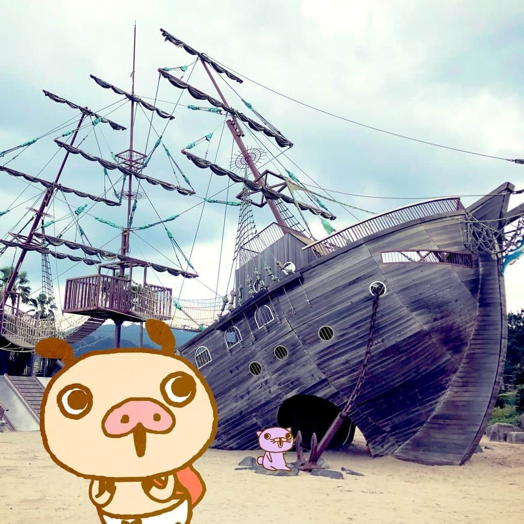 パンパカパンツ公式さんのインスタグラム写真 - (パンパカパンツ公式Instagram)「まるで難破船のような、大きなオブジェが大迫力の、広野海岸公園。⠀ 広々とした公園の敷地内は存分に走り回って遊ぶことができます。⠀ 難破船は大人も思わずはしゃいじゃうかも…!?⠀ #ぶたたび #tripig #panpakajourney#panpakapants⠀ #静岡 #用宗 #広野海岸公園 #パンパカパンツ」2月13日 18時00分 - panpaka_pants_official
