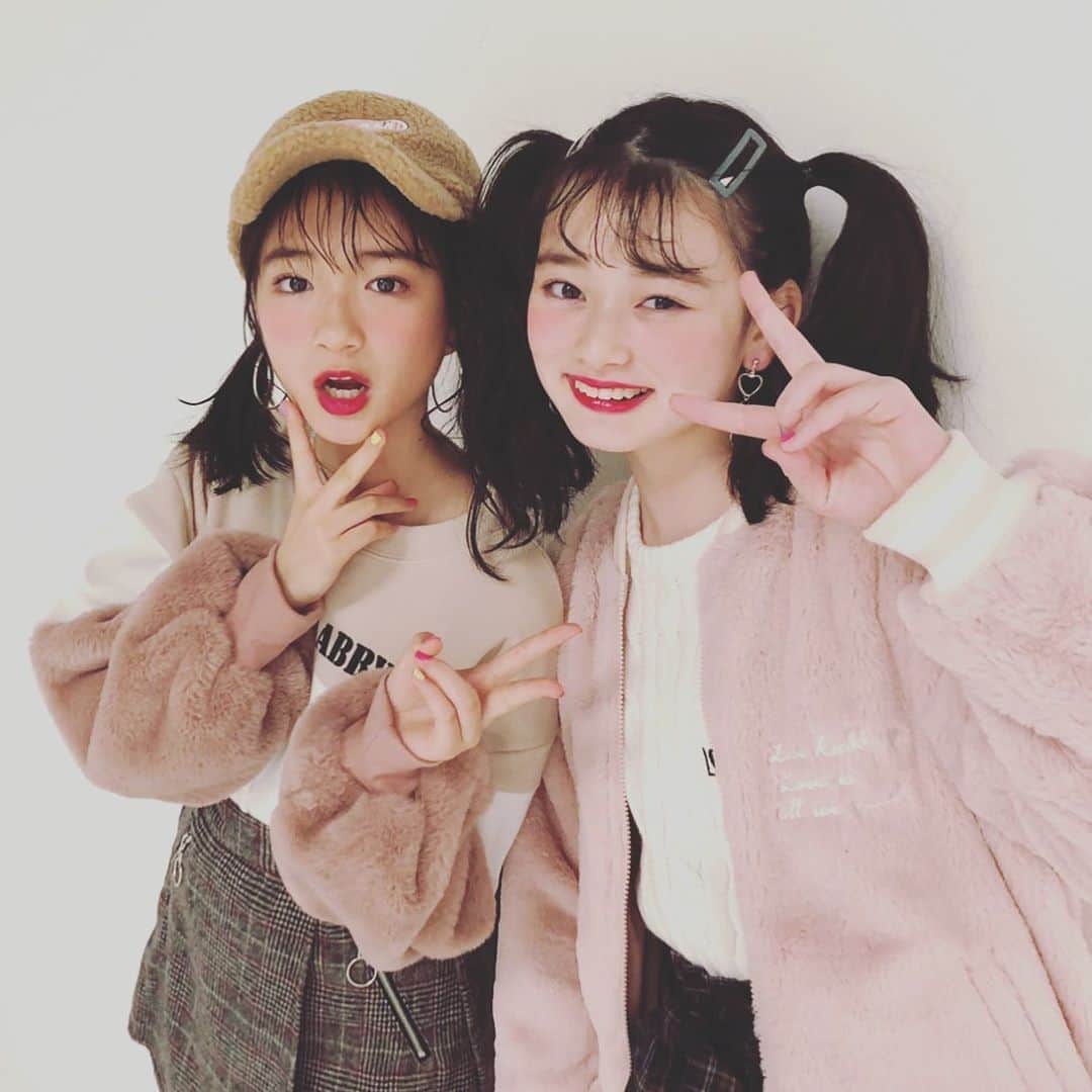 ニコ☆プチのインスタグラム：「もふもふ、ふわふわ族 ミウとユナ🐰 みんなはバレンタインの準備したー？🍫 #ニコプチ #プチモ #和田美羽 #高比良由菜」