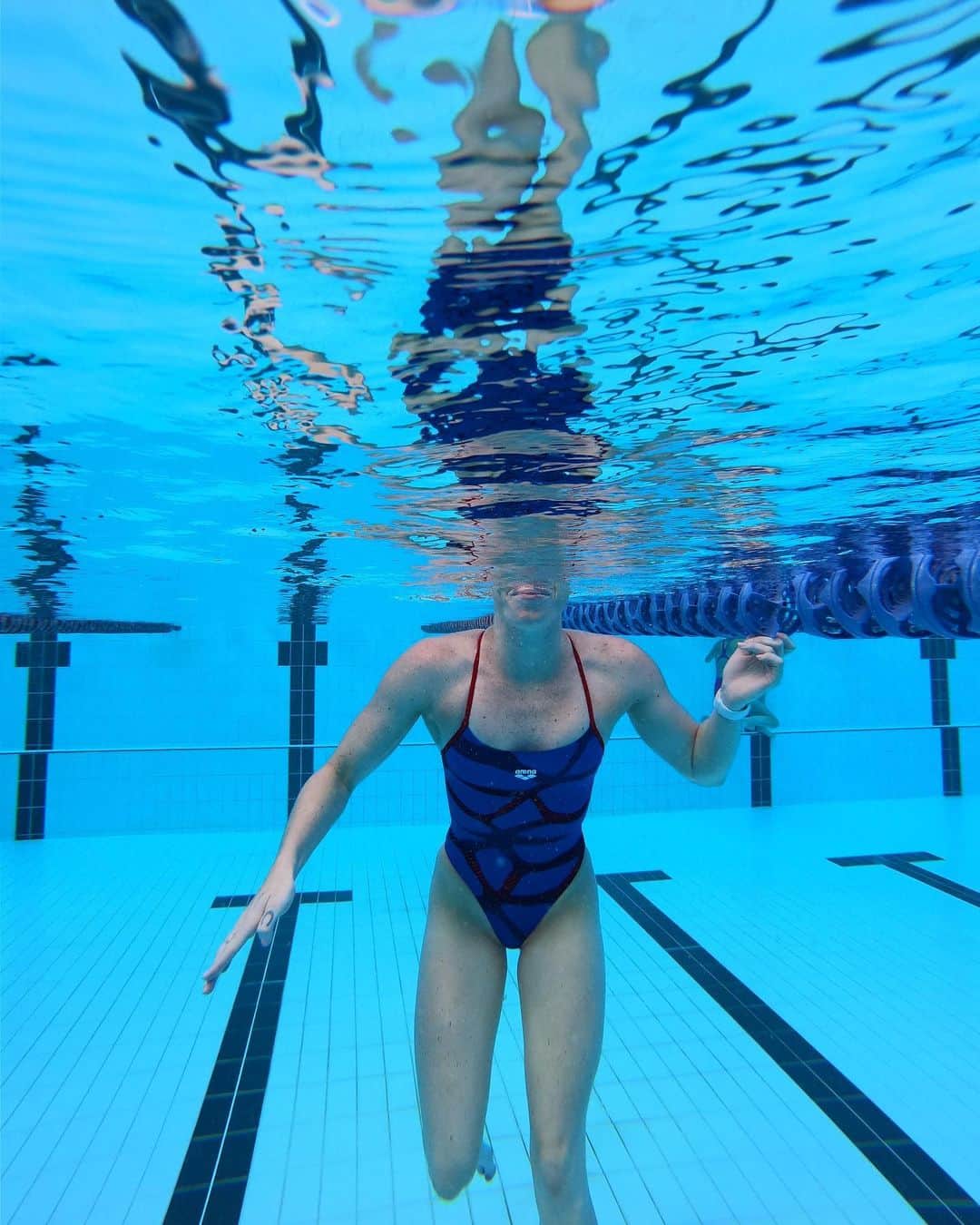 エミリー・シーボームのインスタグラム：「Girl... You already have what it takes!  #swimming #athlete #training #water」