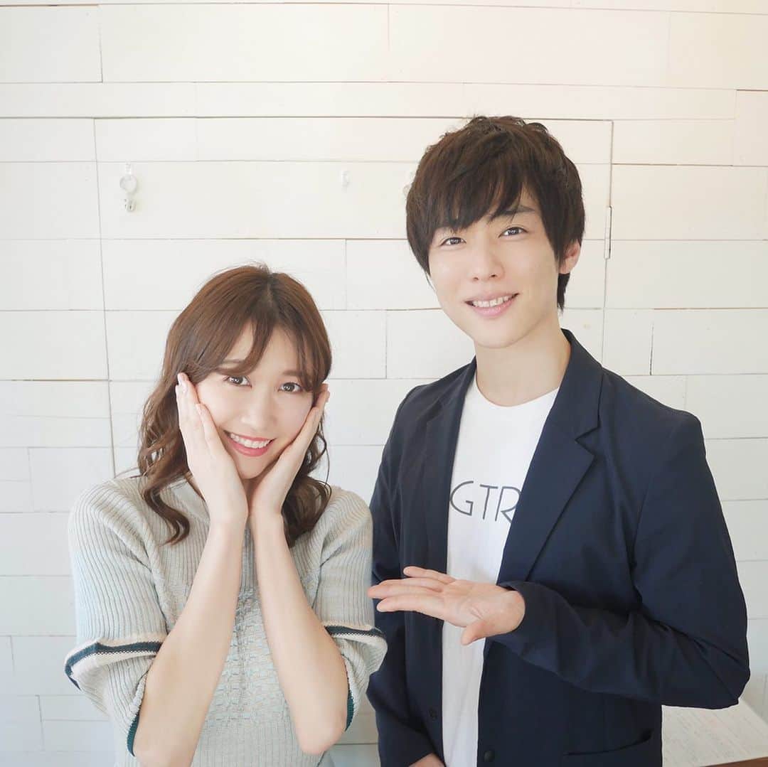 のインスタグラム：「人気のセクシュアルヘルスのお勉強会へお招き頂きました。  ファンタジーの世界かな？と思うけれど、 目の前にちゃんといた一徹さん。  1番心に残ったのは、 男性はムラムラ 女性はキュンキュン  というお話  男女で異なる性に対しての捉え方があると聞き ハッとしました。  私はアイドル時代、水着への嫌悪感が激しく 何度も事務所を困らせました。  グラビア撮影に怯えていたし、水着サプライズ、下着サプライズ、手ぶらなるものまで 泣きながら撮影した事も沢山あります。 動画に関しては、干されてもいいから出演したくない、顔は映さないでほしい等、それはそれは大変な抵抗をして現場でもメンタルがおかしな事になっていた記憶があります。 体重は変わらないのに顔だけ浮腫んだ時期もあったな、、 . . ただ、不思議なのが お洒落でスイート(ポップでキュート)やヘルシーな企画だけは挑戦したいという気持ちがあったこと。  自分だけのDVDやトレーディングカード、カレンダーはそういった自分の好きを表現できる企画なので、水着でも楽しく撮影ができました。  不思議ですよね、同じ水着なのに、、 このストレスは一概に、私の性に対しての捉え方が女性的だということだと、この日理解しました。 それ故、男性のムラムラを体現することへの嫌悪感だったのでしょうね。  好きな人に対してなら別ですが。てへ笑  きっと、 その嫌悪感を抱いたまま活動している女性タレントやアイドルは今もいると思います。 勿論、好きで活動されている方もいると思うけれど♩  この気持ちの理解が今になってできたことで とてもスッキリとしたし、 私の性に対する感覚を尊重してくれた事務所にもプロデューサーの秋元先生にも(思い描く作品ができずすみませんだよね) また、感謝しています。  当時は、 秋元先生にプロデュースして頂けるだけで贅沢だと思わない？とか 好きな事がやりたいならやれるようになってからにしろとか、わがまま言うなとか そういう意見もよく言われた  特に、売れたいんでしょ？干されるよ？本気見せて？等の言葉に従うのって 私の中では違うと思うし、ならやめれば？というのもまた 尊重できない世界の始まりだと感じます。  一人一人、性に関する理解は尊重されるべきだし 表現の世界での性というのはグループだから同じ事をするというルールに囚われず 人数が多い分、其々の感覚の表現が面白いと感じます。 これからも、そういう気持ちを尊重できる人でいたいです。  気付かせてくれたことに感謝。 私はこれでいいしこれがいい。  #thankyou」