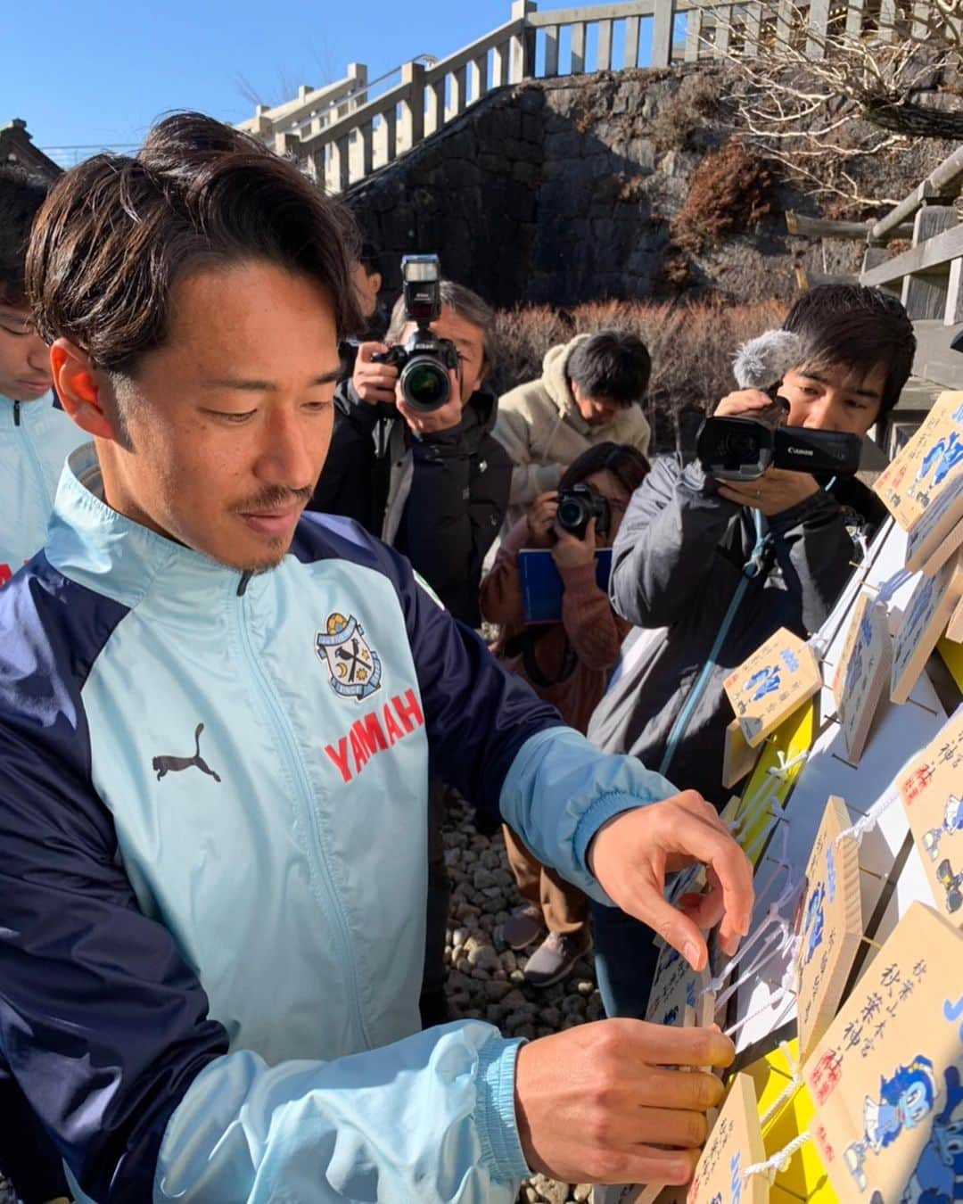 山田大記のインスタグラム：「必勝祈願🙏 #秋葉山#ジュビロ磐田 #車内でイントロドン #百発百中#圧勝 #大井健太郎　@kentaroohi3  #宮崎智彦 #山本康裕 #🐖@daikiogawa_official」