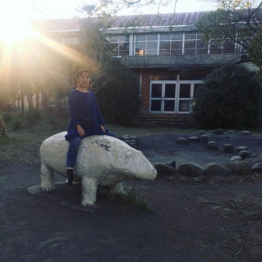松本野々歩のインスタグラム：「今日は　あったかかったねー  ロバート・バーローは あきる野市の小学校で公演でした  あーーーーーーーー よかったな　よかったな  体育館の中は激アツでしたよ」
