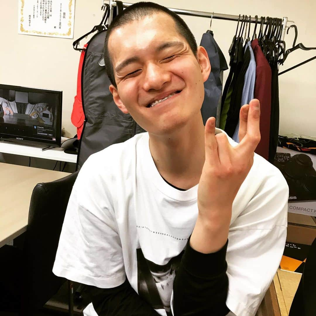 にしやまのインスタグラム：「これやん。kentoさんすごっ。  #コウテイ九条#kentofukaya さん#冴えない似顔絵#丸刈り#おしゃべり#にしやま#チルドレン#ONCグループ」