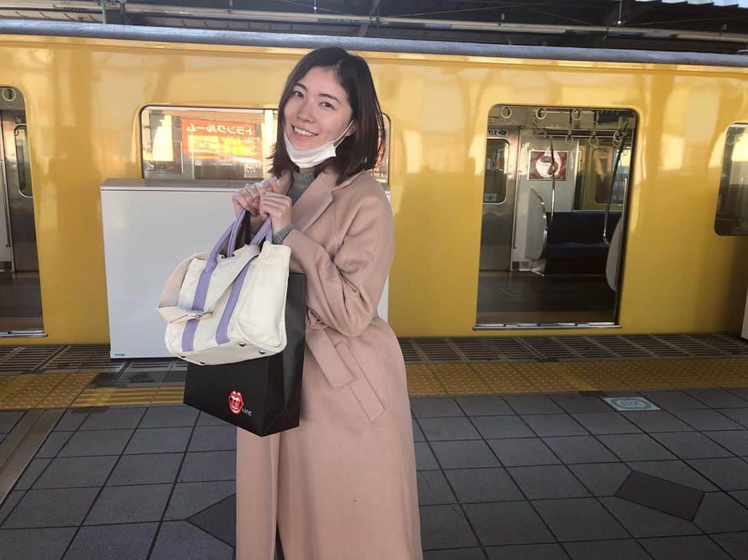 松井珠理奈さんのインスタグラム写真 - (松井珠理奈Instagram)「車内の写真が好評だったので、 ホームの写真もどうぞ😉✨ #電車  #ホーム  #レア写真 #すっぴん  #おでかけ」2月13日 18時23分 - jurinamatsui3