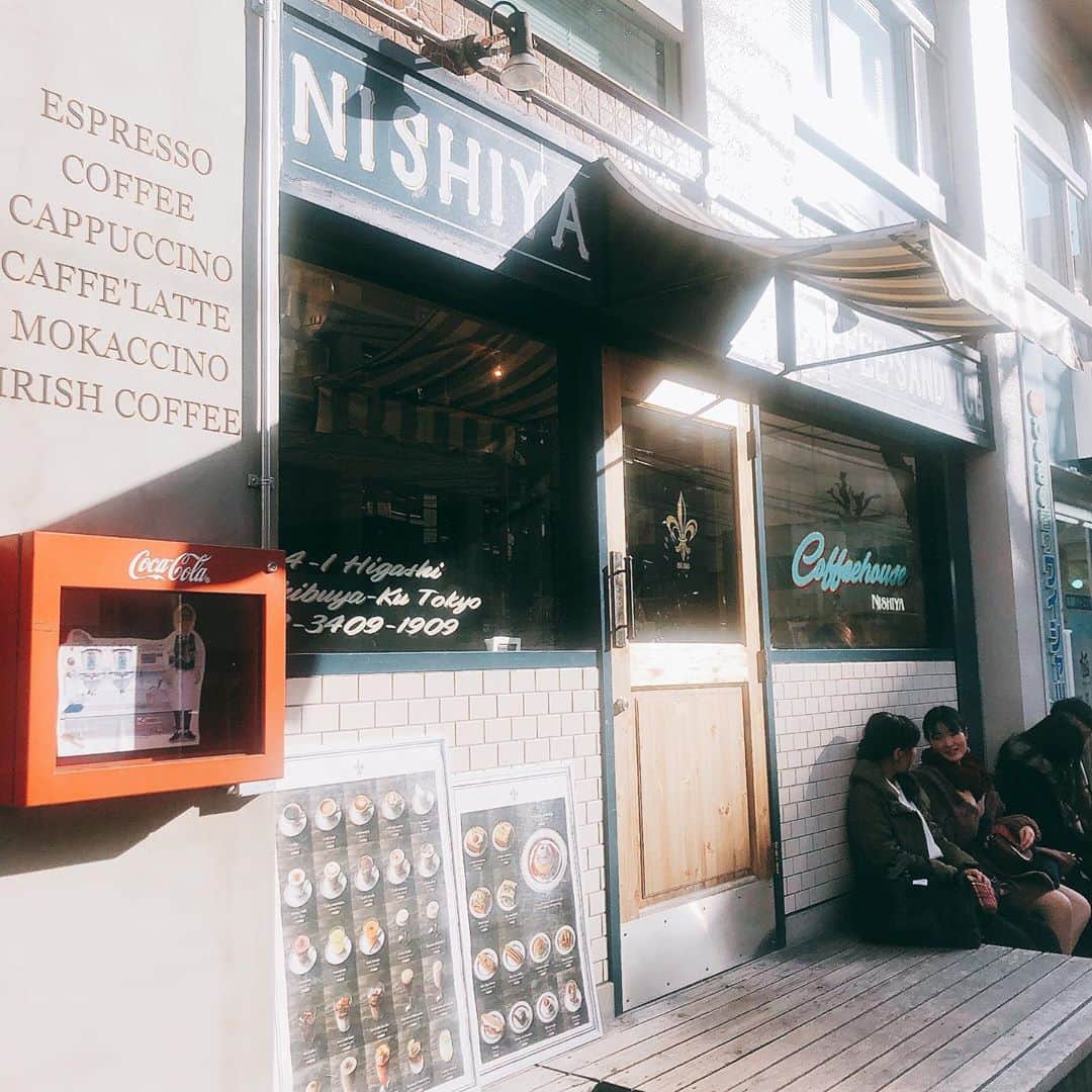 咲村良子さんのインスタグラム写真 - (咲村良子Instagram)「やっぱりコーヒーᐠ ♥︎ ᐟ 2度目まして。カプチーノとガトーショコラでお茶しました☕️🍰 #コーヒーのある暮らし #カフェ巡り #カプチーノ #コーヒーハウスニシヤ #ガトーショコラ #渋谷カフェ #コーヒー好きな人と繋がりたい #お気に入りの場所 #素敵なカフェ #coffee #cafestagram #favorite #lovers_nippon #chill #lovecoffee」2月13日 18時29分 - ri_yonn1020