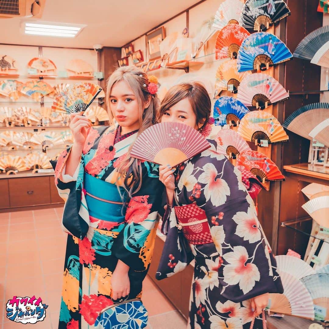 MBS「Kawaii JAPAN-da!」さんのインスタグラム写真 - (MBS「Kawaii JAPAN-da!」Instagram)「. 朝６時に#京都 にやってきた#前田希美 と#関口さくら …🤔 . なぜこんな朝からロケがスタートしているかというと、2人には “#朝活”を体験してもらいます‼️ . 日中は混雑する人気の観光地がサクサク回れたり、行列必至の人気店も並ばず食べられたり、朝にしか味わえない体験ができたりと、 朝活をすれば、ただでさえ素敵な京都の街がより一層堪能できちゃいます✨ . もちろん、ＳＮＳ映え間違いなしの独り占め写真も撮り放題❗️📷 . 2月13日(木)放送の【カワイイジャパンダ】は、 良いことづくしな「京都で朝活のススメ」をご紹介します😉💖 . . #モデル #柴田紗希 #しばさき #椎名ひかり #ぴかりん #前田希美 #まえのん #くみっきー #舟山久美子 #菅沼ゆり #ゆりっぱ #古関れん #れんちゃん #mbs #mbs動画イズム #見逃し配信 #カワイイジャパンダ . . #朝活女子部 #夢館 #着物 #着物レンタル #朝活カフェ #カフェアットモス #伏見稲荷大社 #千本鳥居 #茶道体験 #茶道 . .」2月13日 18時40分 - kawaii_japan_da