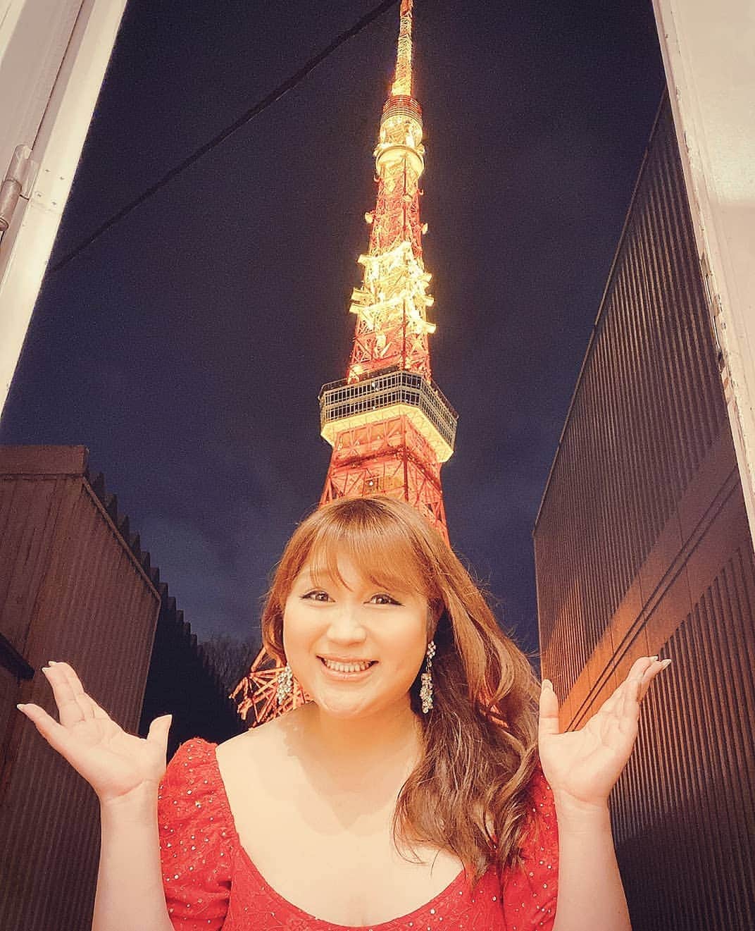 りんごちゃんさんのインスタグラム写真 - (りんごちゃんInstagram)「お帽子みたい🎩  #ひさびさに #映えティン♪  #やっぱり #東京タワー #見ると #嬉しくなっちゃう #写真とりたくなっちまう  #今日も元気に #スターティン」2月13日 18時59分 - ringochan_0626