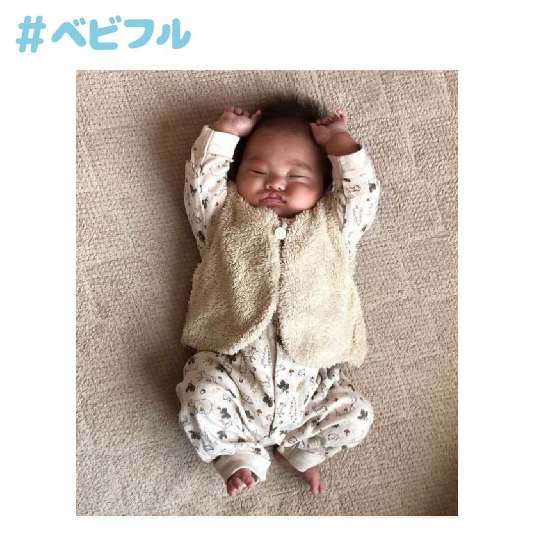 Babyful Storeさんのインスタグラム写真 - (Babyful StoreInstagram)「のび〜〜✨👶🏻【スワイプ】 #1歳 と #生後2ヶ月 . . いつもベビフルを ありがとうございます🤝💓💓 . 本日のピックアップフォト📸は… @pyocchanさん👑 . . のびのび〜💓 この時期だから見られる癒し力100%の このポーズ✨🕺🏻 . マイナスイオン漂う、 見た誰しもを笑顔にしてしまうそんなお写真に、、2日連続、 . 頬がゆるむのを実感してます、、💓🥺 . . 同じポーズだから伝わる成長の過程。 生後2ヶ月から1歳の成長する姿に なんだか胸を打たれて、グッとくるものがありますね、、、😭✨✨ . . この度は、この時期ならではの愛されポージング写真をご紹介させていただき、ありがとうございました😭✨ . . 🔅🔅🔅☕️🔅🔅🔅☕🌼🌼🌼️🌿 . . ／ 📮 𓂃 ✉️ ベビフル情報局 ＼ . 💓📣ベビフル春のキャンペーン . ベビフルLINE友達限定‼️ 🤎🤎🤎【200円オフクーポン配布中】 . 詳細はベビフルの❇️𝗟𝗜𝗡𝗘にて プロフィールのURLから 友達追加してね😉 ↓↓ @babyful_official . . 🔅🔅🔅☕️🔅🔅🔅☕🌼🌼🌼️🌿 . . 🚫ベビフルでご紹介する画像や動画を、 ご本人様の許可なく無断転載はしないよう お願い申し上げます。 . 今後とも#ベビフル を どうぞよろしくお願いいたします🙇🏻‍♀️✨ . . #こども #親バカ部 #育児 #子育 #癒し #家族 #成長記録 #子育て #赤ちゃんのいる生活 #赤ちゃんのいる暮らし #子育てグラム #baby #kids  #寝顔天使 #赤ちゃんあるある #instagood #instalike #ベビフルムービー #笑顔が人を幸せにする」2月13日 18時58分 - babyful_official