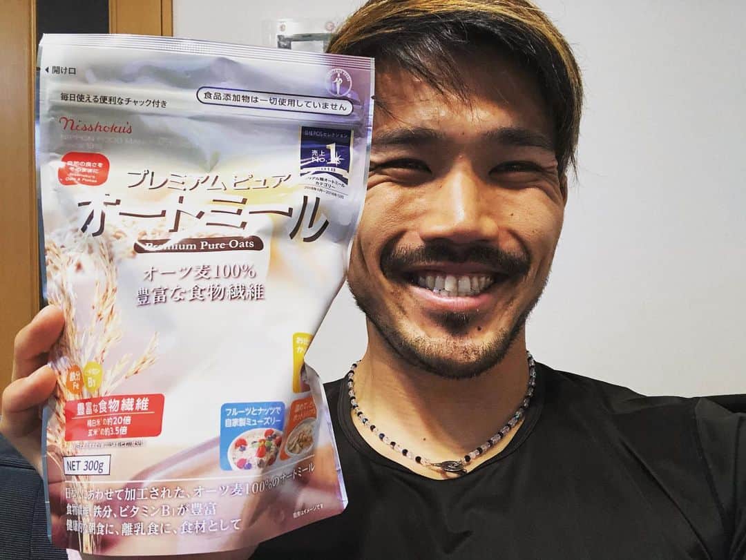 のインスタグラム：「明日の朝からオートミール始めてみます!  #オートミール #オートミール男子 #何事もやってみる #マルショクサンリブ #にて購入 #シャーク」