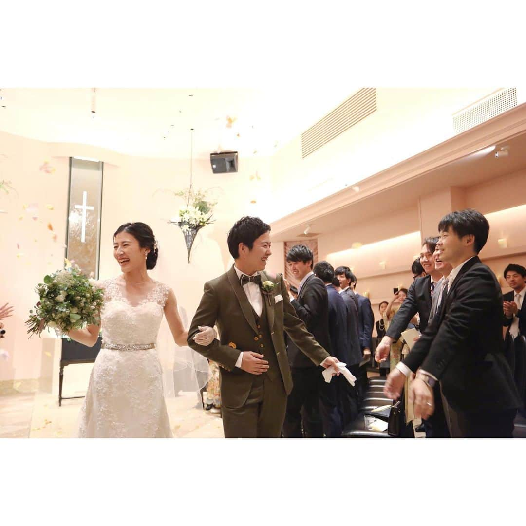 miyakoweddingさんのインスタグラム写真 - (miyakoweddingInstagram)「. 退場のシーンの最高の笑顔 ❁.*･ﾟ . みんなの顔を見ると 緊張もとけます𓂃𓈒𓏸 . #都ウェディング #ミヤコウェディング #miyakowedding #レストランウェディング #ステーキ懐石都春日 #restaurant #wedding #広島 #福山 #尾道 #瀬戸内 #結婚式場 #結婚式 #披露宴  #挙式 #ウェディングドレス #ブーケ #フラワーシャワー #プレ花嫁 #卒花嫁」2月13日 19時14分 - miyakowedding