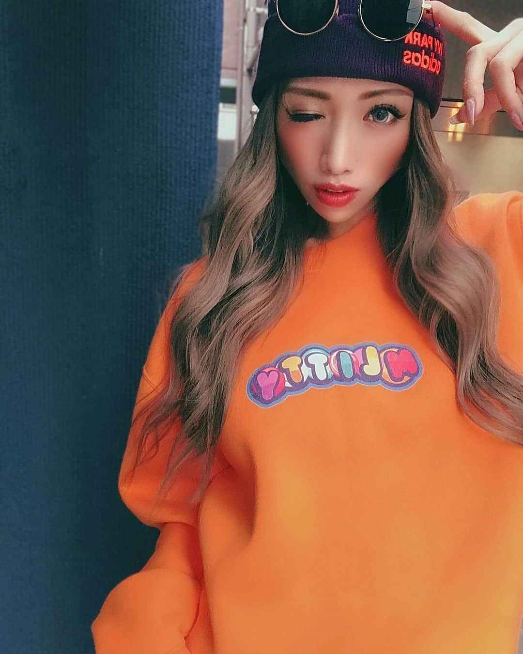 角田麻央さんのインスタグラム写真 - (角田麻央Instagram)「@mlitty_official 💋🧡 大きめに着てもちょい小さめに着ても可愛い🍭 春にかけて可愛いトレーナーたくさんほしい♡ ユニセックスだからカップル、夫婦でお揃いも👩‍❤️‍👨 #MLITTY #エムリティ #ユニセックス #裏起毛 #outfitoftheday #outfit #ootd #outfitstyle」2月13日 19時20分 - maotsunoda888