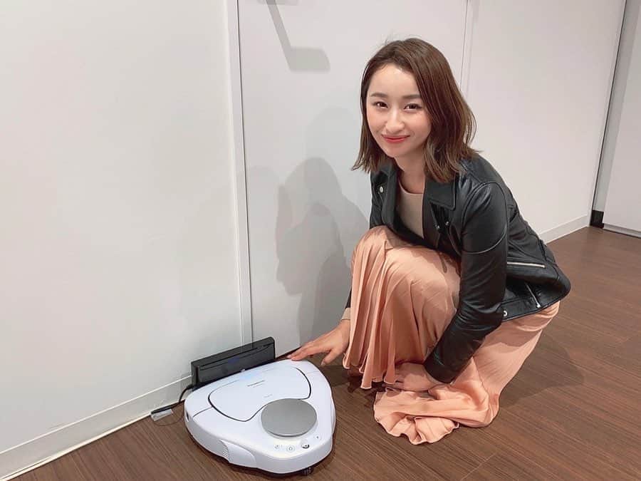 西野沙瑛さんのインスタグラム写真 - (西野沙瑛Instagram)「皆さんはお掃除ロボット使ってますか？﻿ ﻿ 今日は4/20にPanasonicから新発売される﻿ ﻿ #次世代ロボット掃除機ルーロ の新製品発表会へ﻿ ﻿ Hanakoの企画で行ってきたよ🌿﻿ ﻿ ✔︎間取りを認識﻿ 360度レーザーで部屋全体を認識し﻿ ゴミを取りきる﻿ ﻿ ✔︎事前の片付け不要！﻿ 床に物を置いたままでもセンサーで感知して﻿ その周りまで綺麗にしてくれる﻿ ﻿ ✔︎段差OK！﻿ 2.5cmまでの段差も乗り越えられ﻿ カーペットの上も掃除してくれる﻿ ﻿ 部屋のゴミが多い場所を﻿ アプリで見れるのもすごい😳✨﻿ ﻿ 少し不便そうだなって思っていたお掃除ロボット﻿ だけどほんと欲しくなった🥺🥺❤︎﻿ ﻿ #お掃除ロボット #ルーロ #ルーロのある生活 #RULO #PR #ハイテク家電 #家電 #最新家電 #Panasonic #パナソニック #新製品発表会 #hanakomagazine #ハナコラボ」2月13日 19時20分 - sae_golf