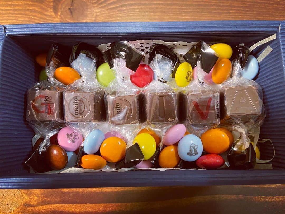 のインスタグラム：「嫁さんに「GODIVA」のチョコもらいました。 #全ての文字が揃わなかった模様 #GとVは手書き」