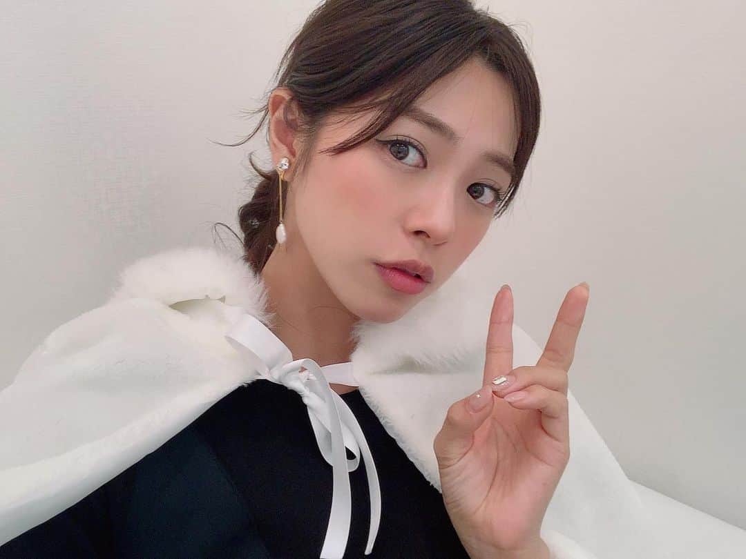 わちみなみのインスタグラム：「「ふわふわさんだ☺️☺️☺️」﻿ ﻿ あっ！もういい大人なんだから﻿ こんなこと言ってはいけない気がする、、、💦﻿ でも言いたくなる〜🥺🥺﻿ ﻿ この白いのはふわふわさんですよね？﻿ ﻿ ﻿ 洗濯のパチパチも﻿ ぱちぱちぱっちんって言うのも﻿ 封印ですか、、？﻿ ﻿ #誰かに見られてる気がする﻿ #誰かに聞かれてる気がする﻿  言ってる意味わかりますか？笑」