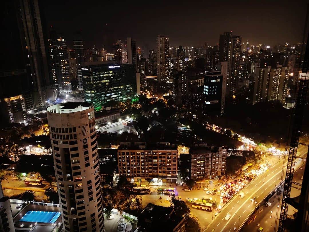 ティナ・デサイのインスタグラム：「Gosh! Bombay at night is 😍😍😍」