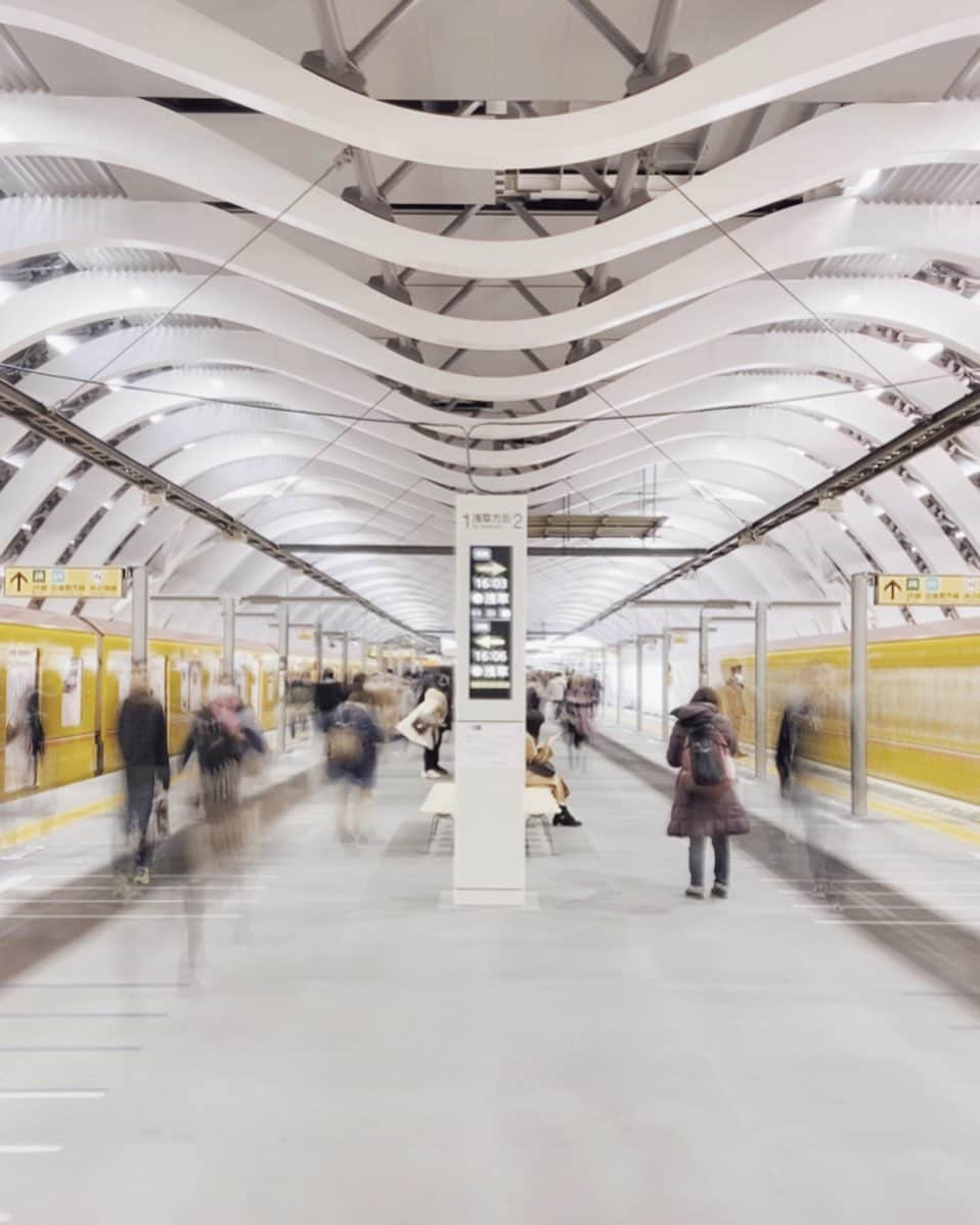 久林紘子さんのインスタグラム写真 - (久林紘子Instagram)「📍SHIBUYA﻿ ﻿ ﻿ ﻿ ヨーロッパの駅みたい🚉🇫🇷🤍 ﻿ ﻿ ﻿ 渋谷の開発にまだついていけてませんw🙈﻿ とりあえず宮下公園の開発具合にはびっくり😳﻿ ____________________________________________﻿ #architecture #platform #subwaystation #tube #theunderground #japantravel #japanarchitecture #tokyotrip #tokyoarchitecture #tokyosubway #shibuya #shibuyastation #銀座線 #銀座線渋谷駅 #建築巡り ﻿#渋谷スクランブルスクエア #渋谷駅」2月13日 20時00分 - rohicocco