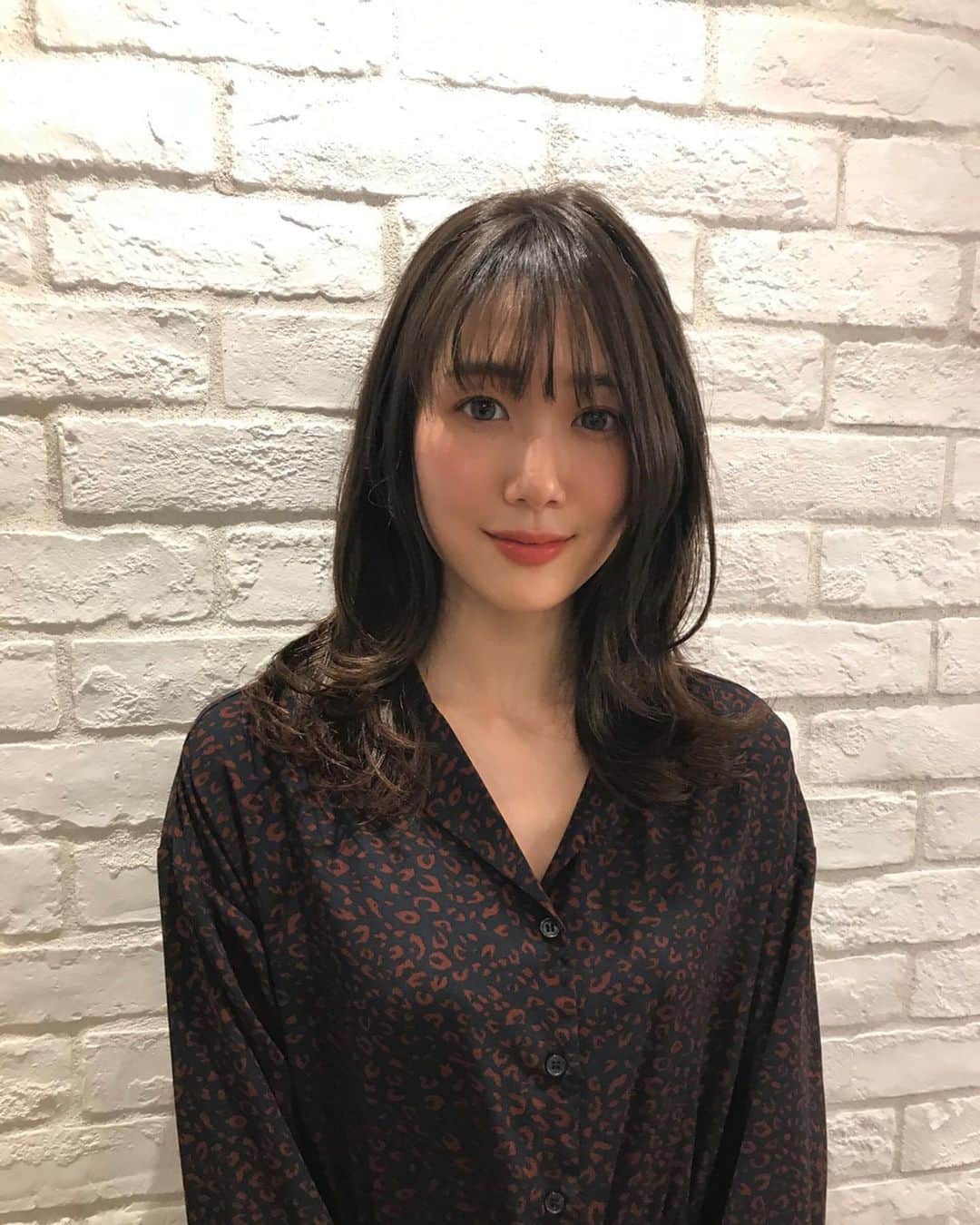 小林ようのインスタグラム：「5枚目がお気に入り . #gardenaoyama #hairsalon #hairstyle #haircut #tokyo #model #小林よう #美容院 #ミディアム #青山 #表参道 #田畑のお兄さん」