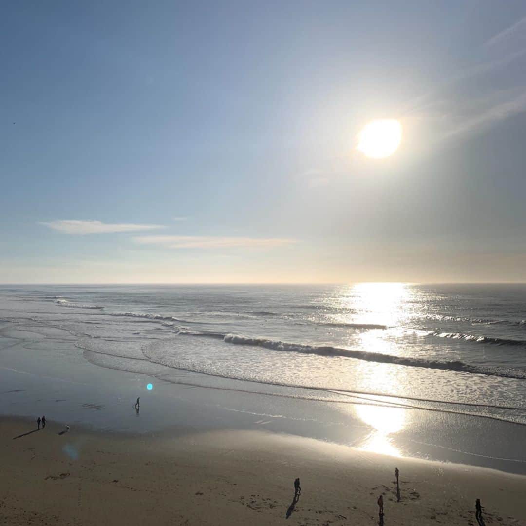 新山千春さんのインスタグラム写真 - (新山千春Instagram)「美しい景色の力ってすごい！ 幸せのため息。。。 心に余裕を持って穏やかに 心まぁるく 過ごしていきたいな✨  #sunset #海 #Ocean #cliffhouse #幸せのため息 #新山千春」2月13日 20時15分 - chiharuuu_0114