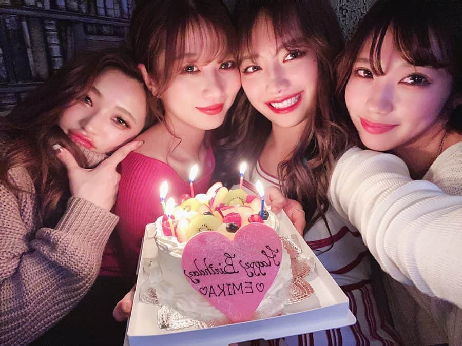 RIKAのインスタグラム：「﻿ 女子会こそ天国﻿ そして地獄💘🦩💋🌸🍓🍒﻿ ﻿ #生き残るほうがむり美林﻿ #えみ誕﻿」
