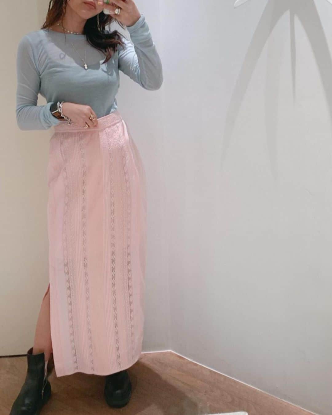 Naomiのインスタグラム：「kikirara color💫 #spring#skirt#pink#ootd#🌸」