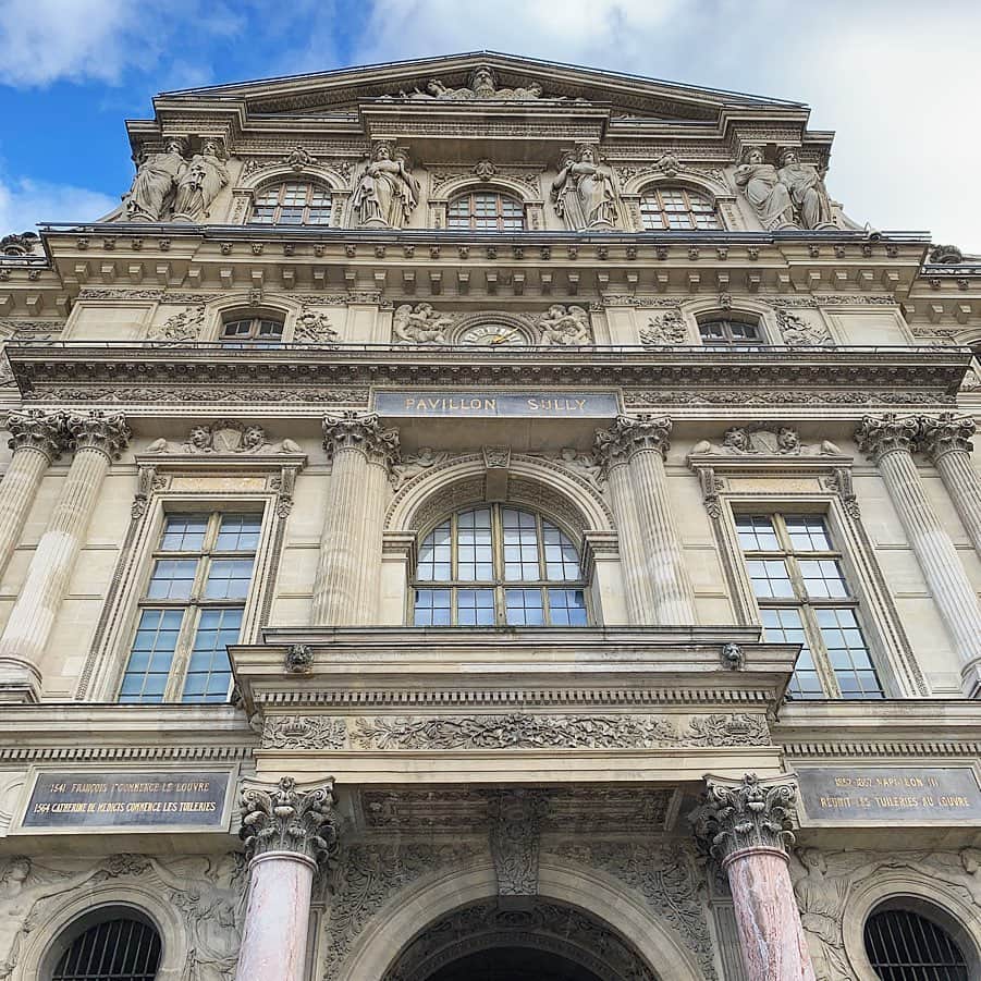 神田風音さんのインスタグラム写真 - (神田風音Instagram)「・﻿ ﻿ ルーヴル美術館🇫🇷﻿ ﻿ ◯モナリザ﻿ ◯サモトラケのニケ﻿ ◯ミロのヴィーナス﻿ ﻿ 人生で1度は行ってみたかった場所。 ﻿ ﻿ ﻿ 今はもう写真撮影可能なんだよ〜。﻿ (ちなみにフラッシュ撮影はNG🙅🏻‍♀️)﻿ ﻿ ・﻿ ・﻿ #フランス #パリ #フランス旅行 #パリ旅行 #旅行 #海外旅行 #france #pari #paris #trip #美術館 #ルーヴル美術館 #モナリザ #サモトラケのニケ #ミロのヴｨーナス #louvremuseum #museedulouvre」2月13日 20時32分 - fuune_pdq