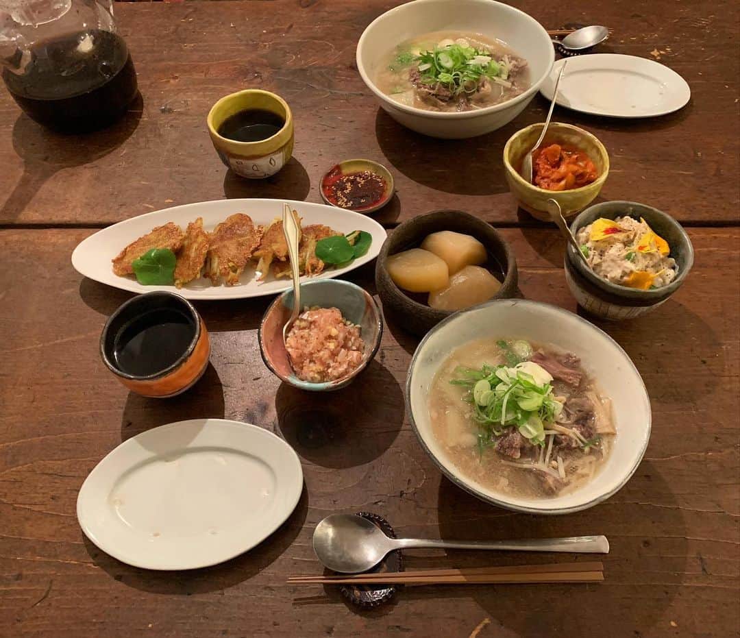 のインスタグラム：「テールと聖護院大根のクッパ #マイキムチ じゃがいもチヂミ たらこナムル 里芋サラダなど #青山有紀 #青山有紀ごはん」