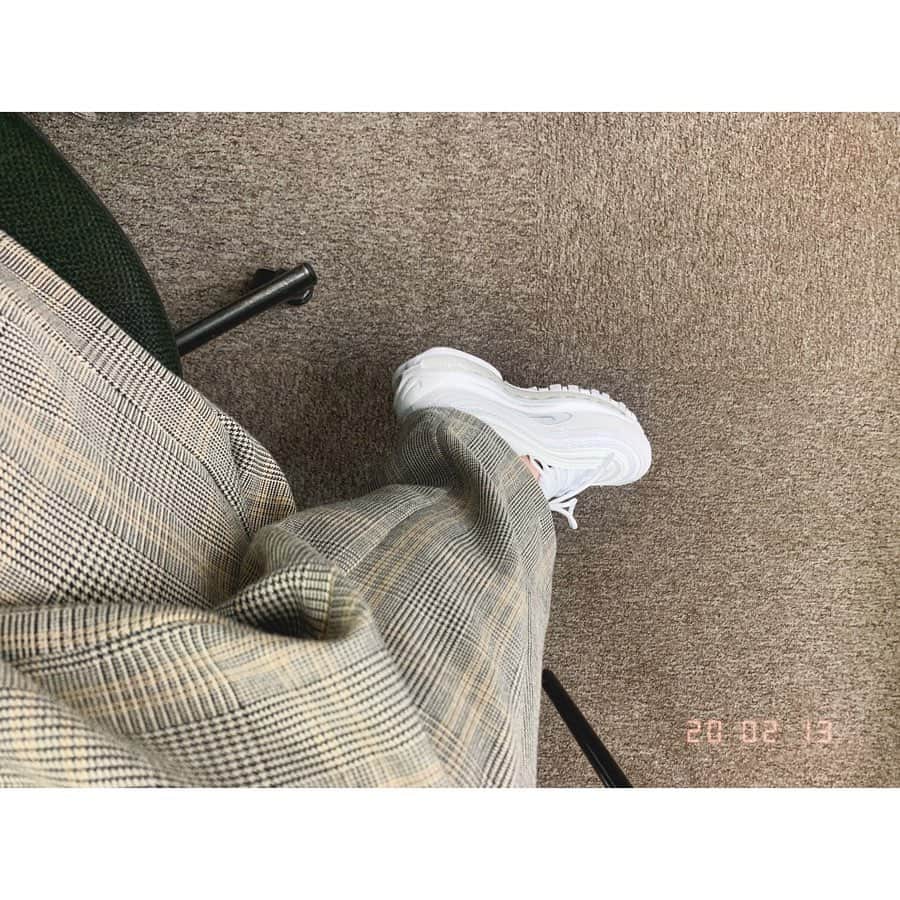 佐藤涼実さんのインスタグラム写真 - (佐藤涼実Instagram)「最近白の靴が好きです🤍 @tomorrowland_jp @nike  @dianashoespress」2月13日 21時10分 - suzumi_sato